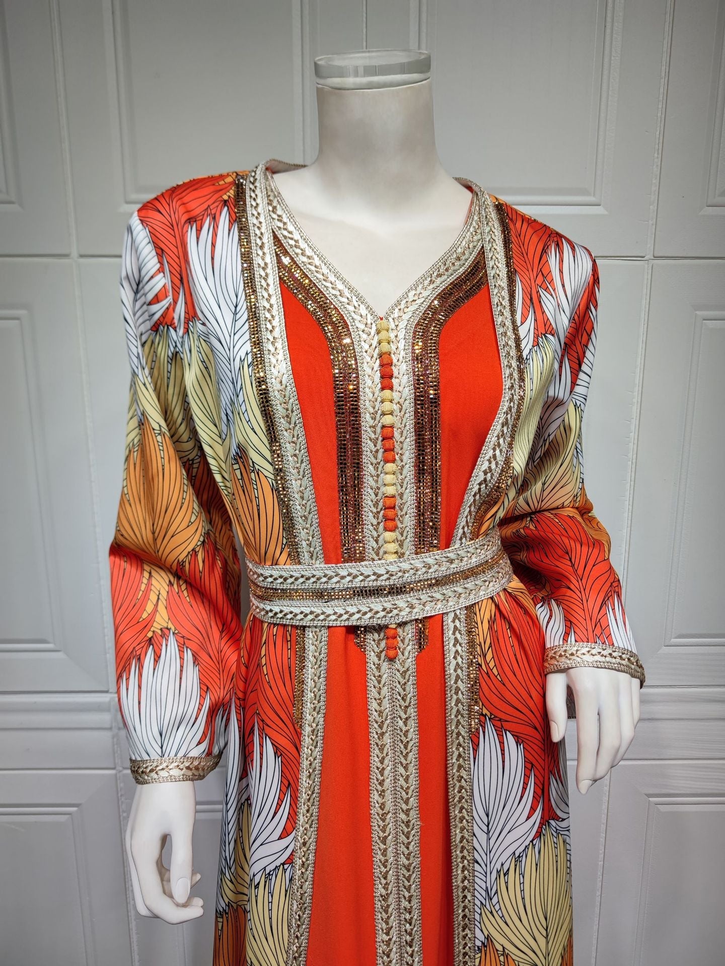 LM6646 Long-sleeved woven ribbon rhinestone print robe set with exquisite rhinestone design.
