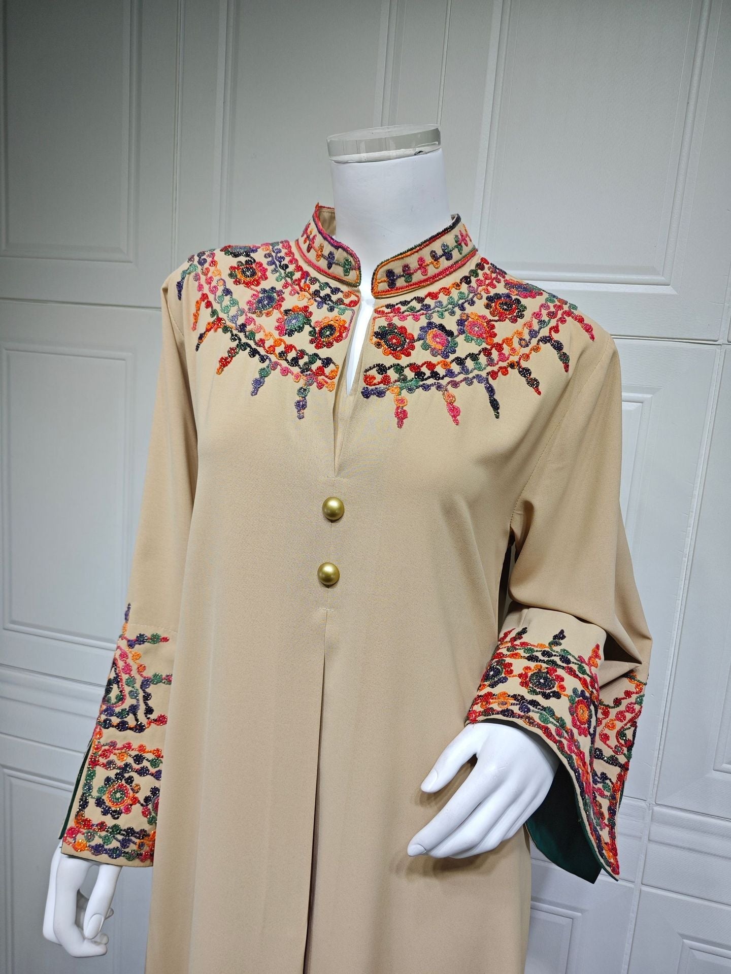 LM6655 Embroidered loose-fitting long dress | Soft drape and delicate cuff design