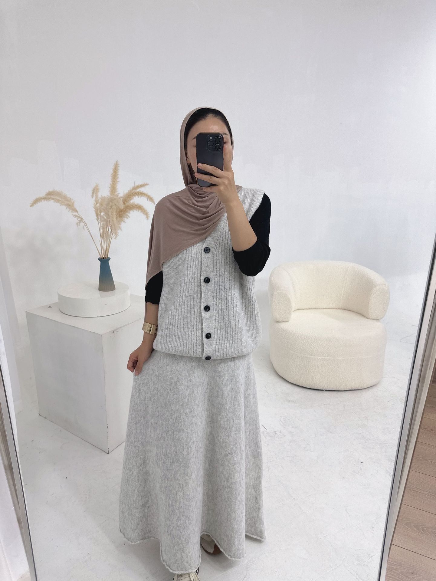 LM6596 Autumn and winter thickened knitted three-piece suit (excluding headscarf) vest + cardigan + skirt