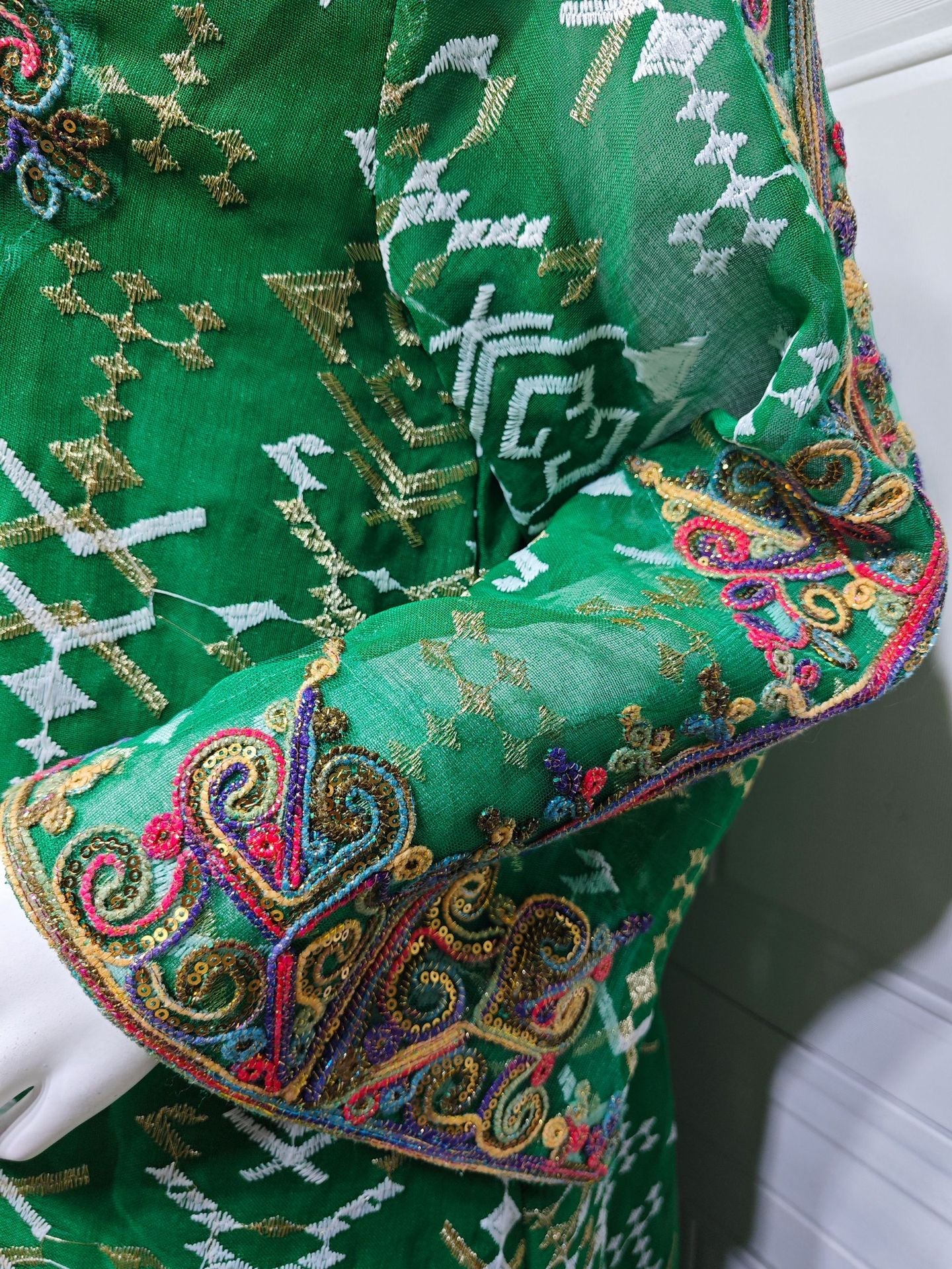 LM6658 Appliqué Patchwork Robe Dress: Lightweight Mesh Combined with Delicate Patterns