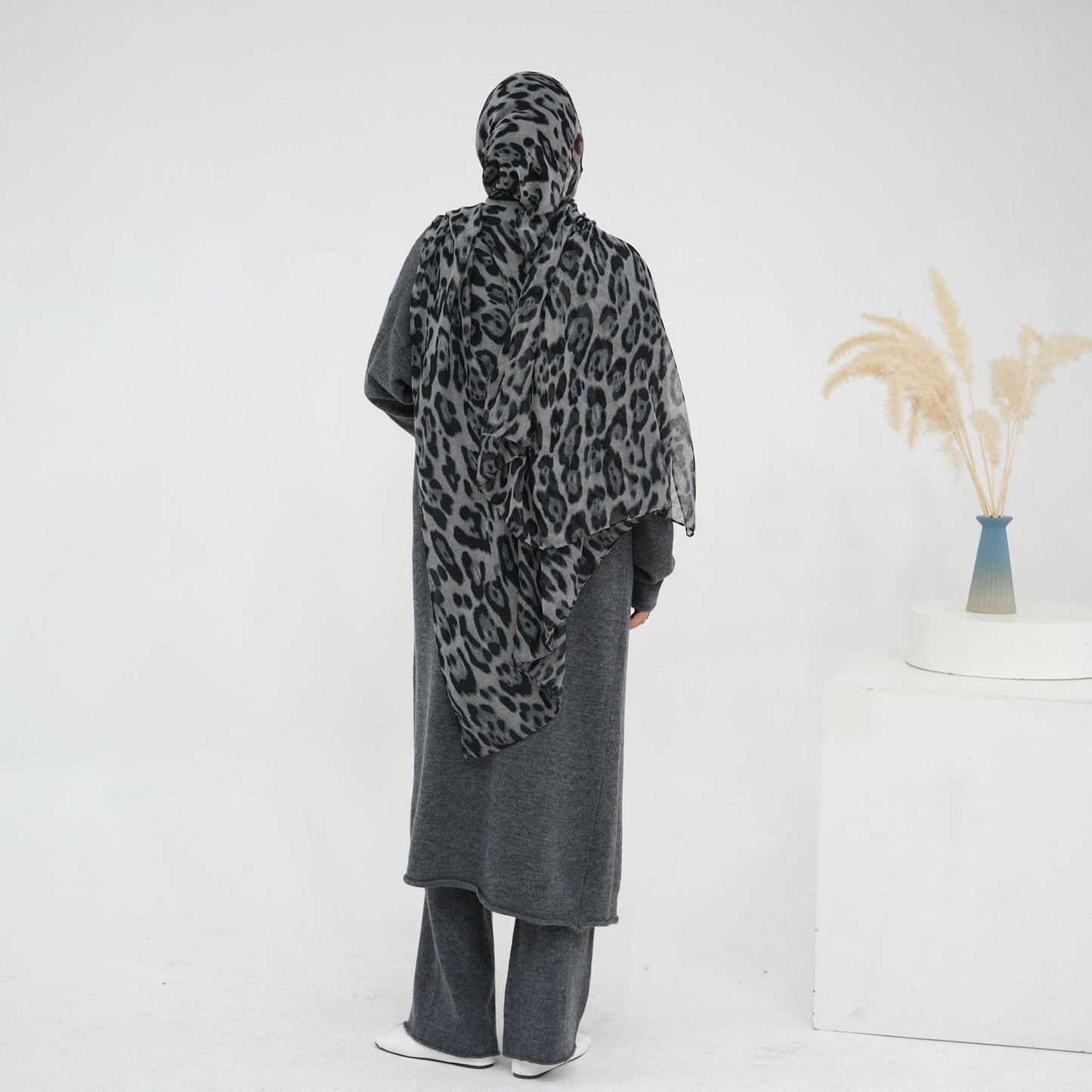 LM6603 Thickened knitted three-piece long coat set (with optional headscarf)