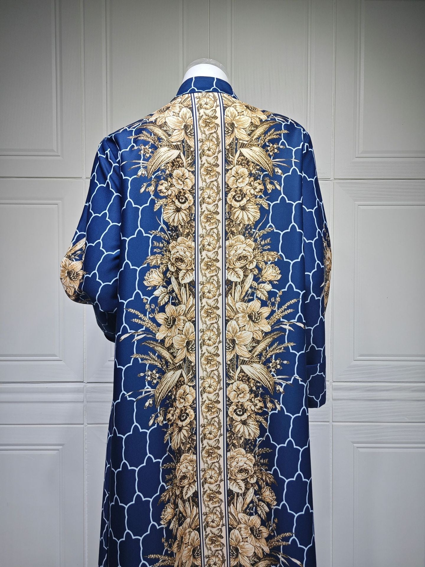 LM6654 Rhinestone-embroidered Long Robe Dress with Elegant Three-dimensional Pattern Design