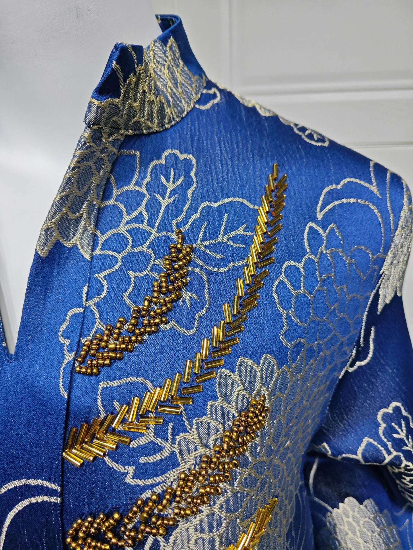 LM6656 V-neck jacquard beaded dress with elegant three-dimensional texture design