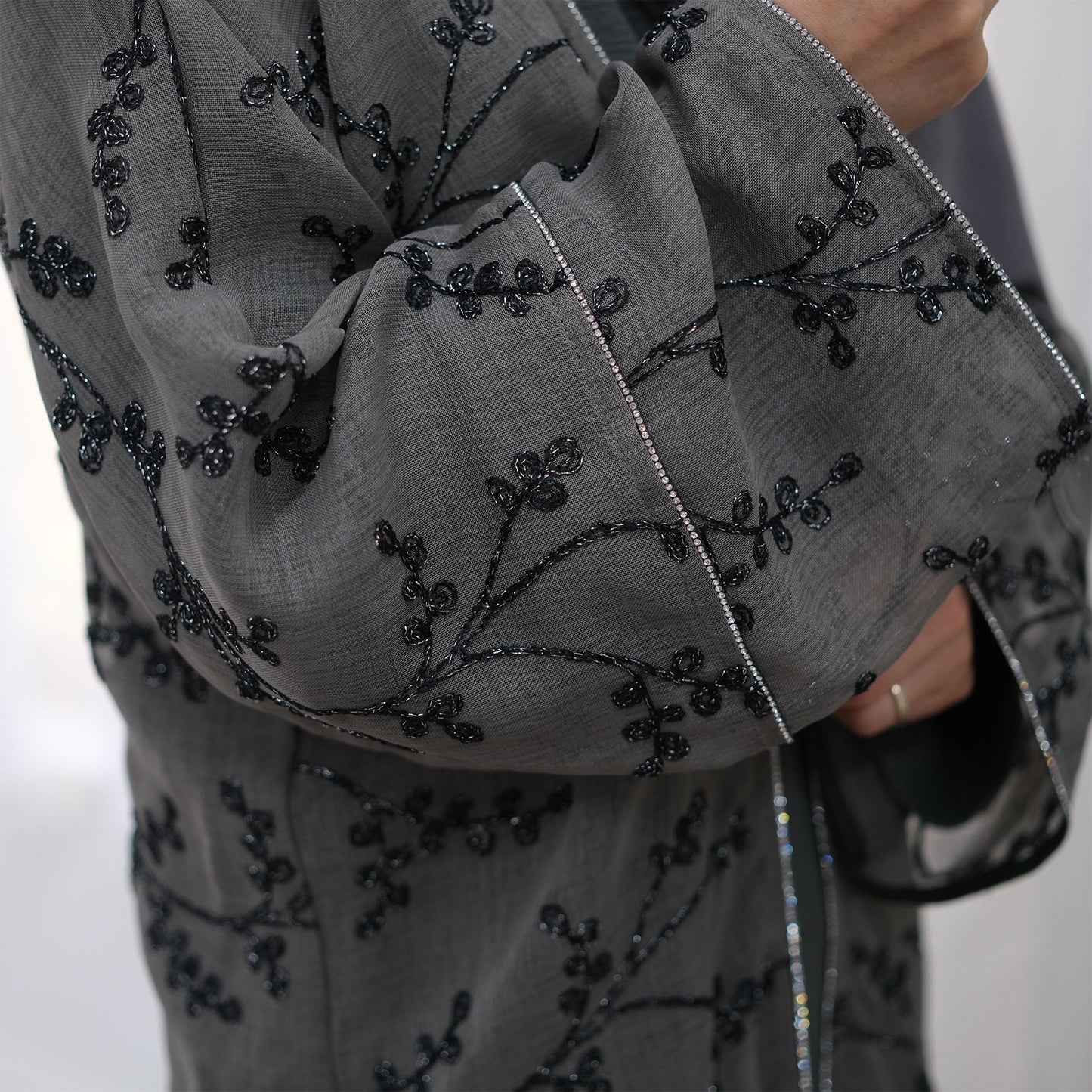 LM6623 Full-body embroidered long cardigan (optional inner layer)