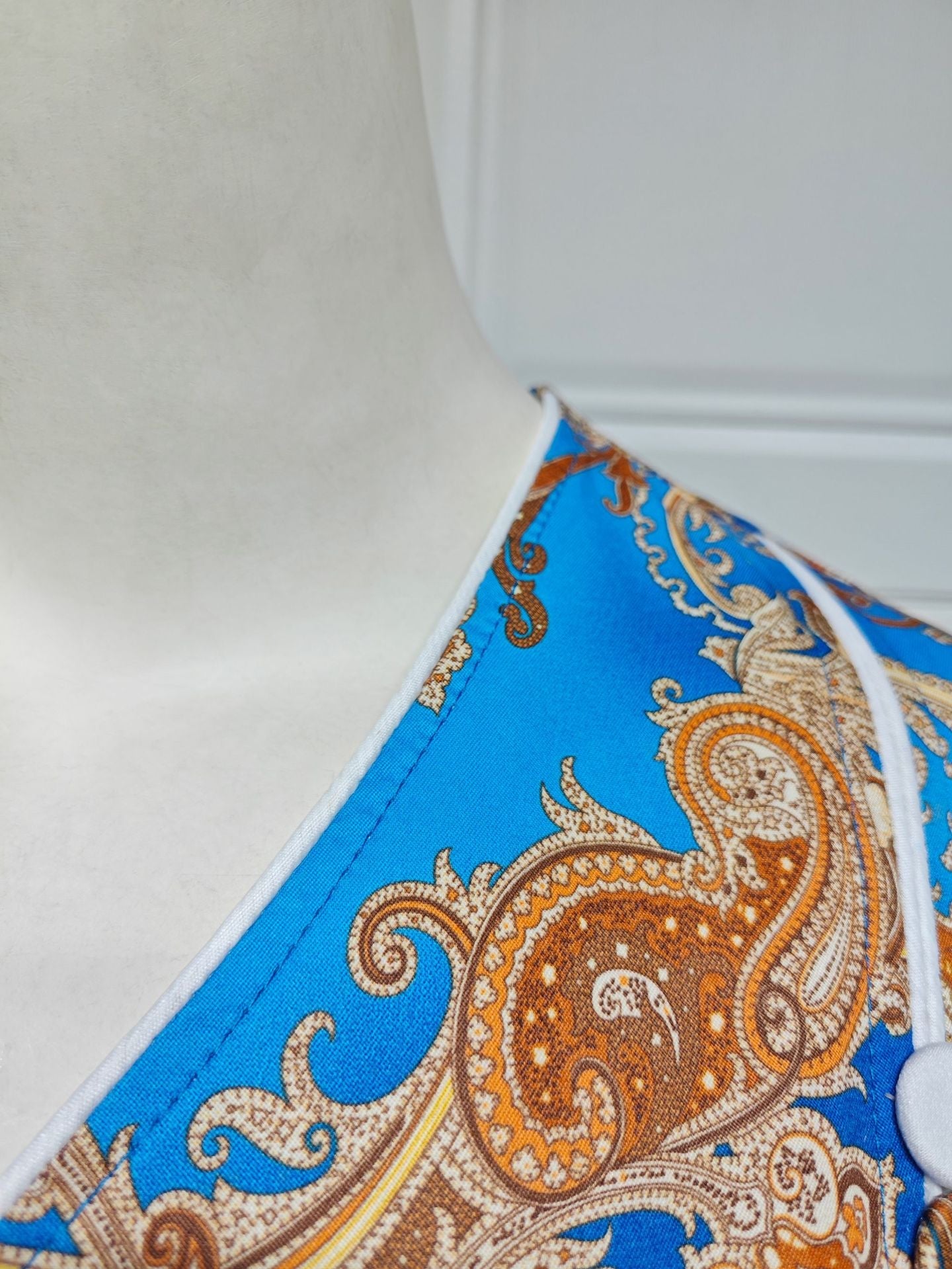 LM6647 Mesh-paneled embroidered robe; elegant three-dimensional embroidered dress