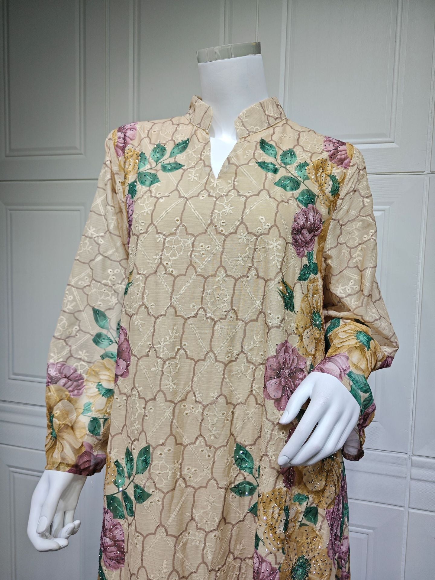 LM6667 Printed Long-sleeved Dress with A Small V-neck Design