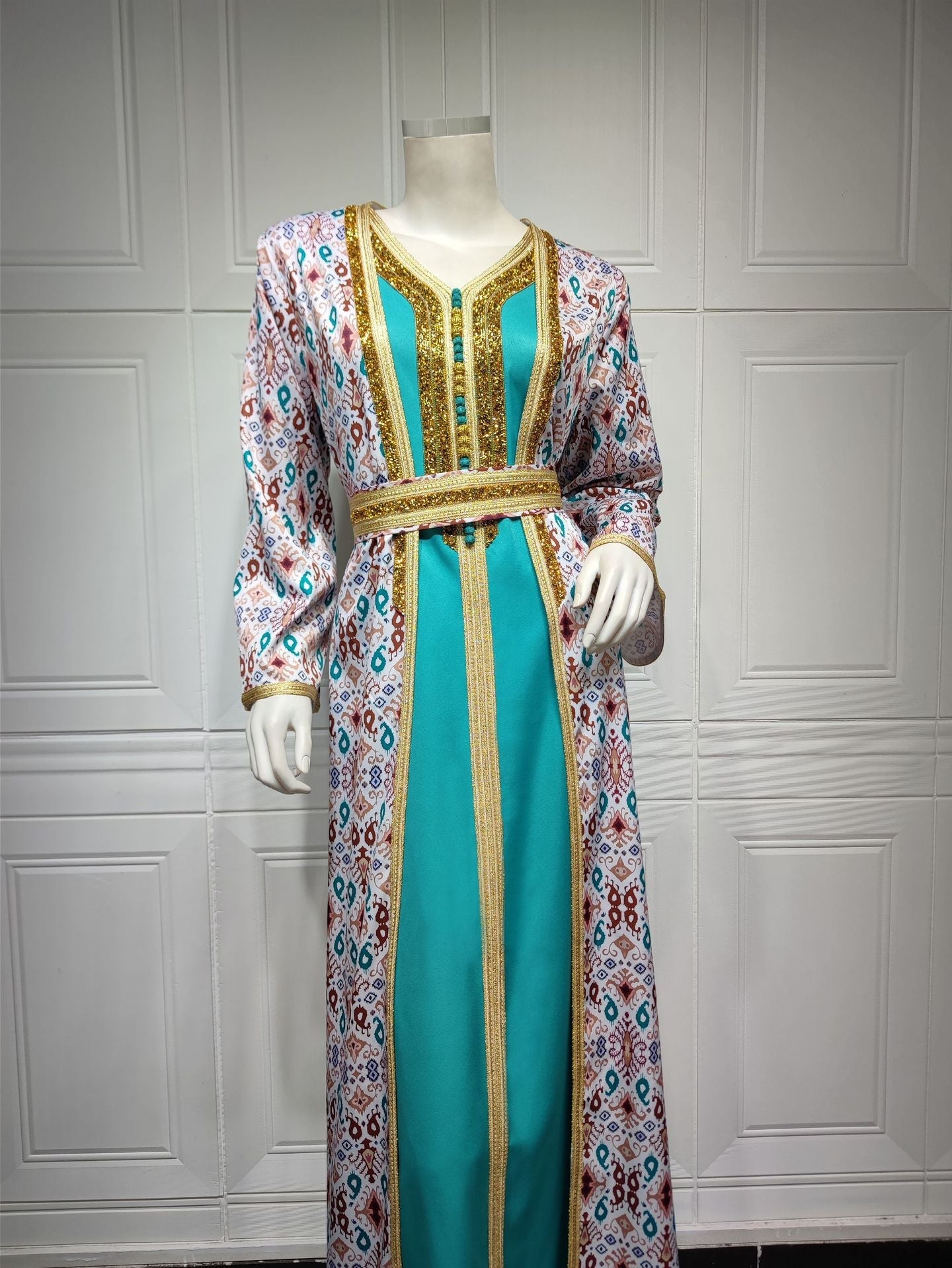 LM6644 Two-piece rhinestone-embroidered robe with understated luxury embroidery design