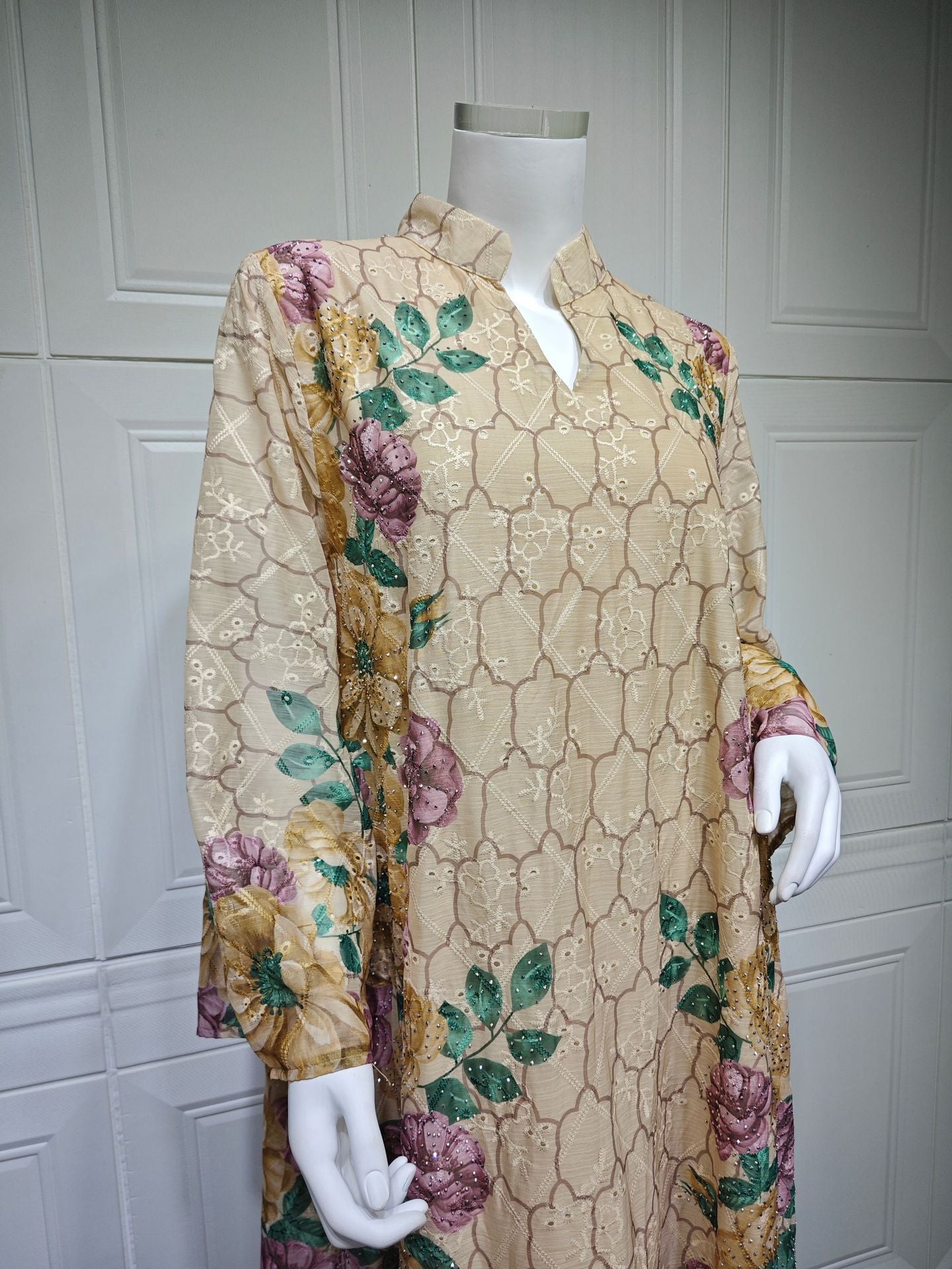 LM6667 Printed Long-sleeved Dress with A Small V-neck Design