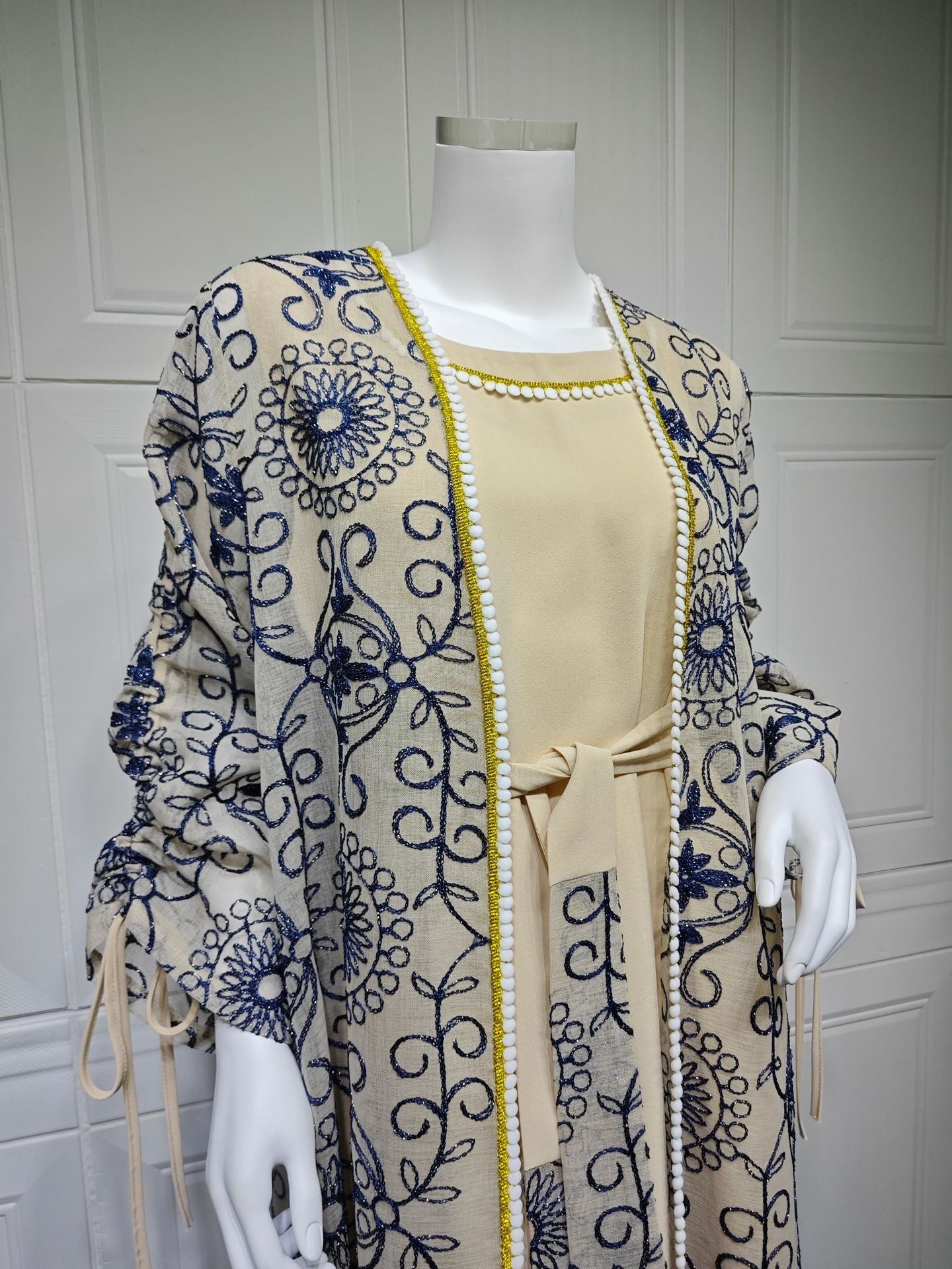 LM6653 Embroidered Robe Two-piece Set, Elegant and Lightweight Design.