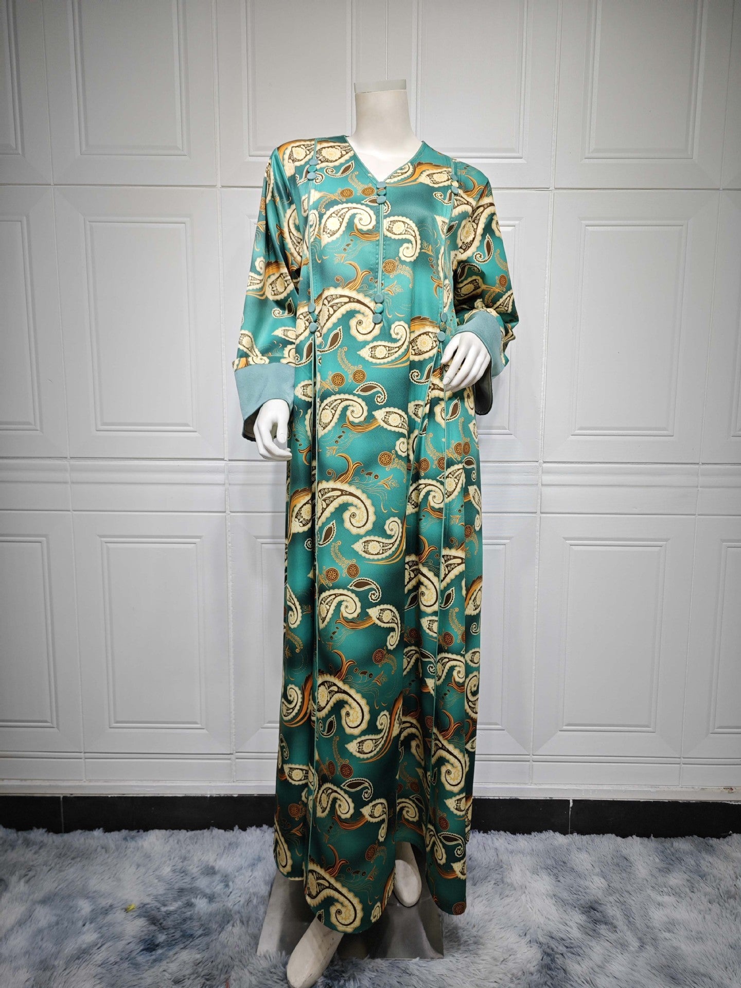 LM6647 Mesh-paneled embroidered robe; elegant three-dimensional embroidered dress