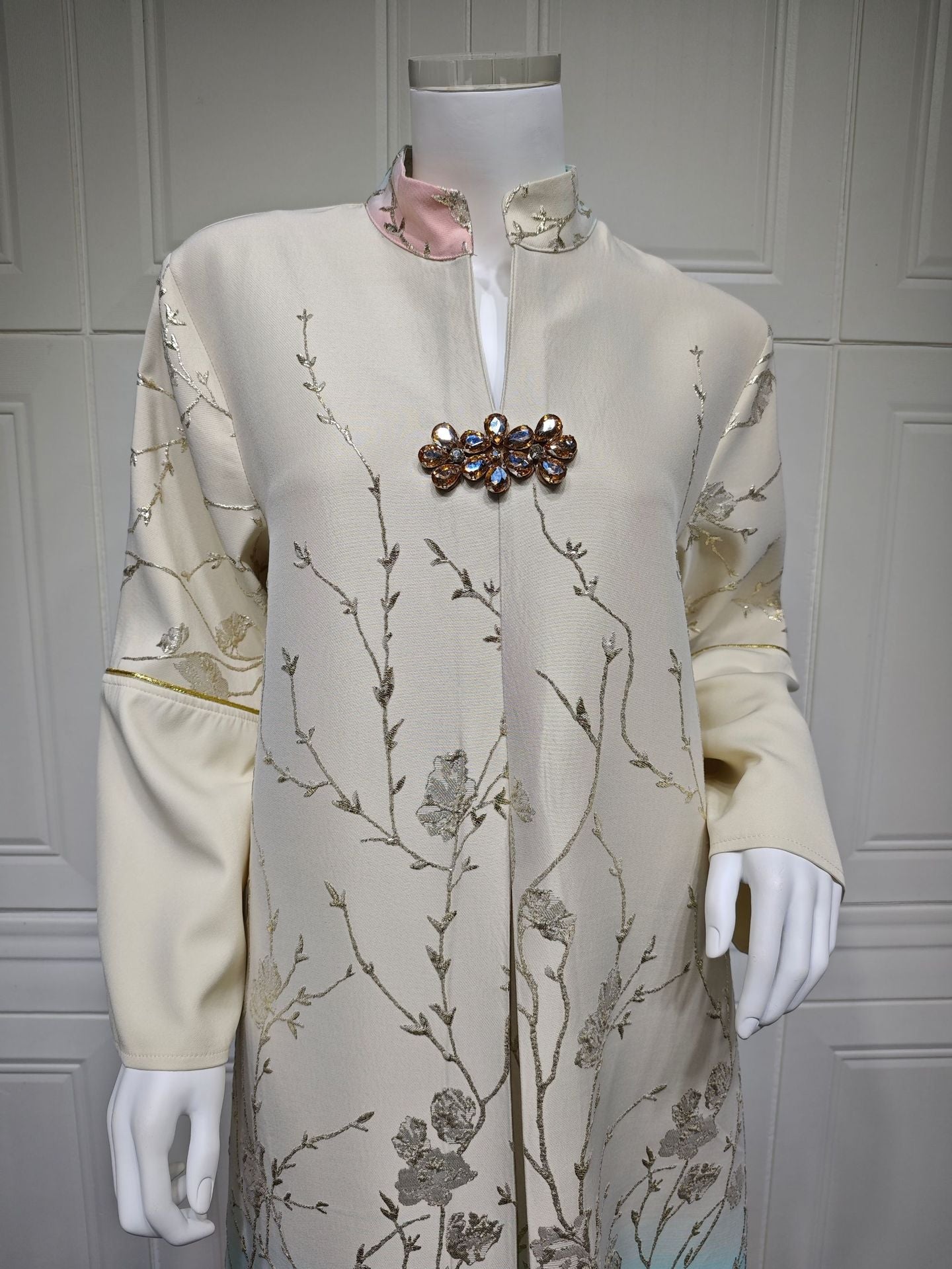 LM6645 Jacquard Embroidered Gradient Robe with Elegant Layered Design