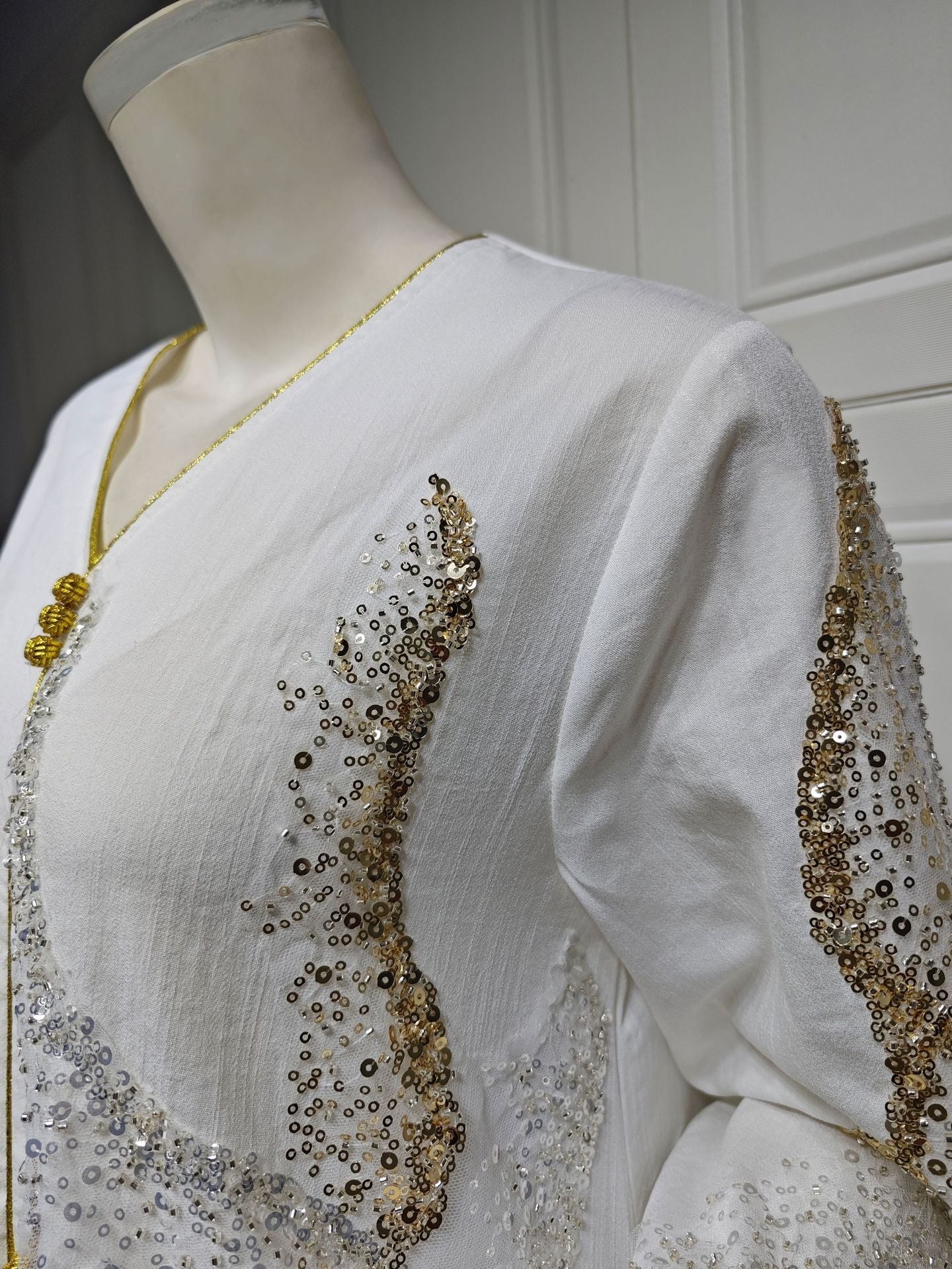 LM6659  Long-sleeved Sequined Embroidered Patchwork Dress with A Light Silhouette and Soft Color Scheme.