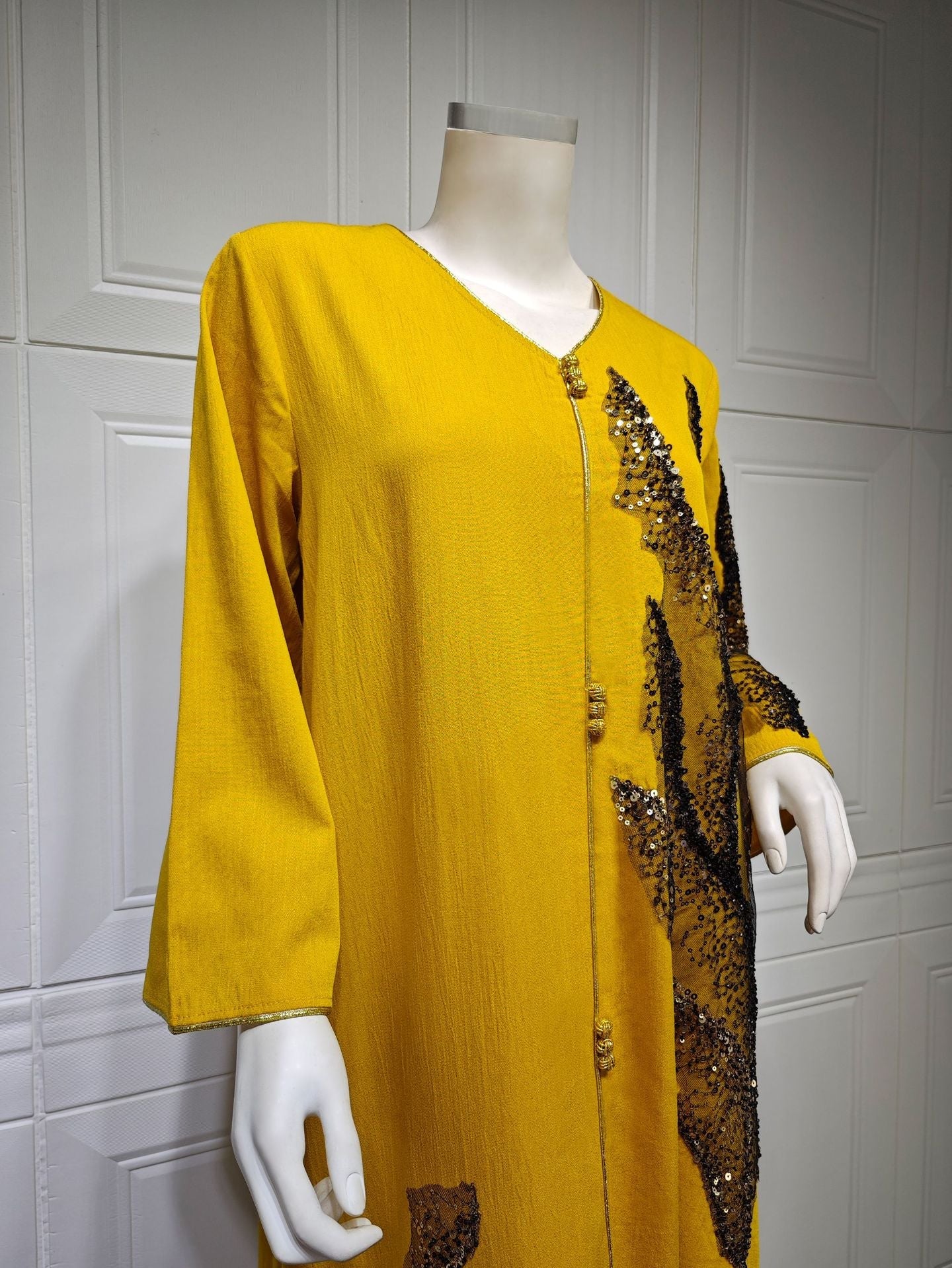 LM6659  Long-sleeved Sequined Embroidered Patchwork Dress with A Light Silhouette and Soft Color Scheme.