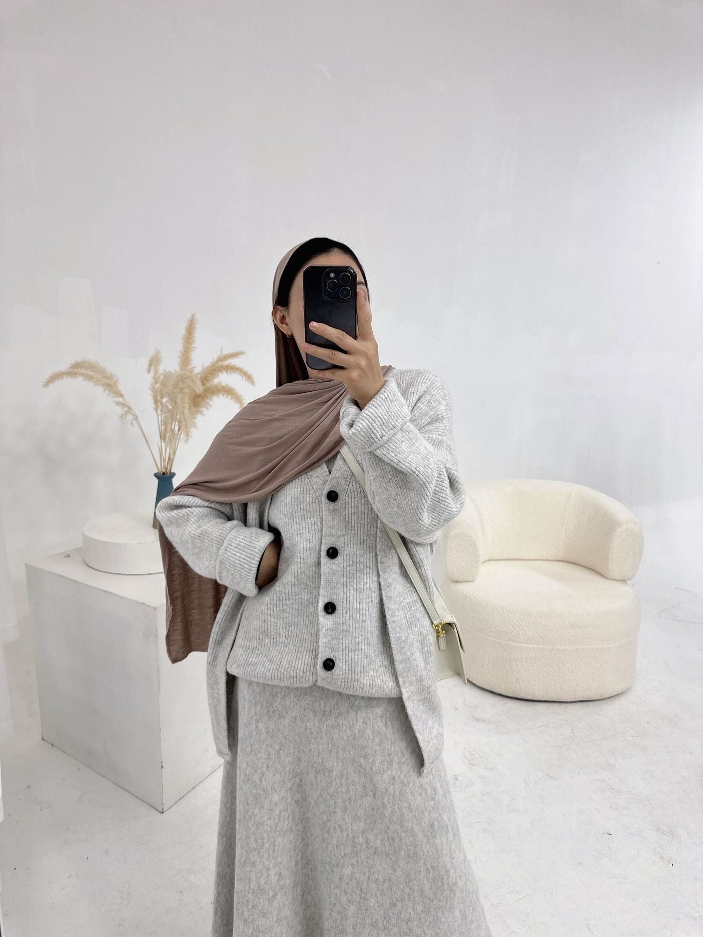 LM6596 Autumn and winter thickened knitted three-piece suit (excluding headscarf) vest + cardigan + skirt