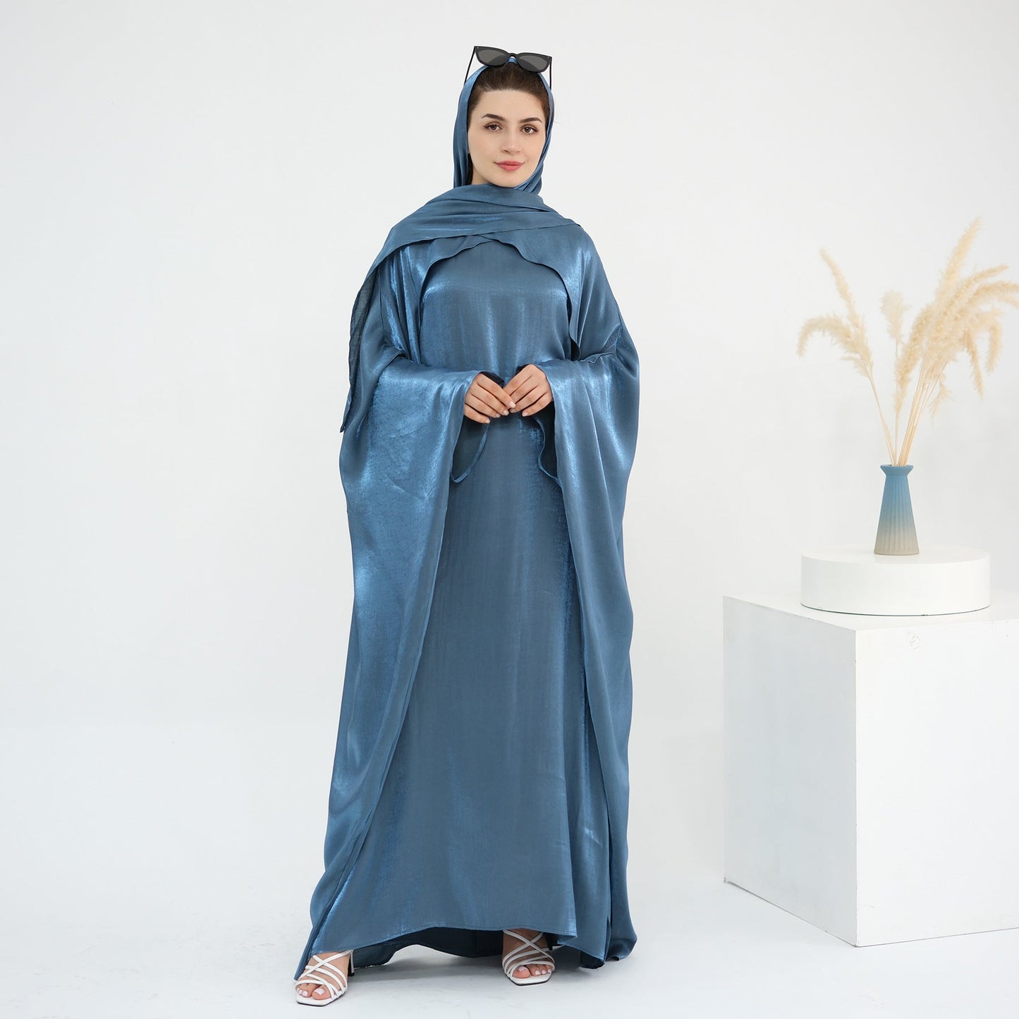 LM6584 Solid Color Beaded Loose Elegant Robe Dress