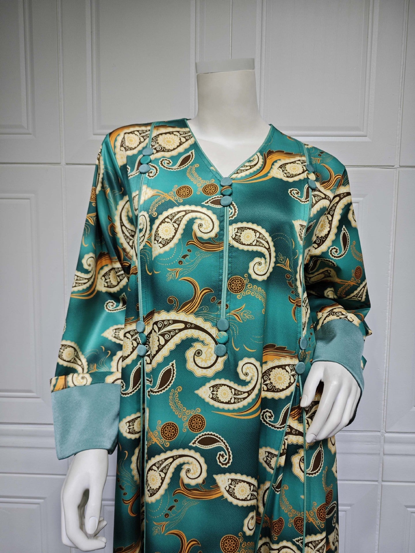 LM6647 Mesh-paneled embroidered robe; elegant three-dimensional embroidered dress