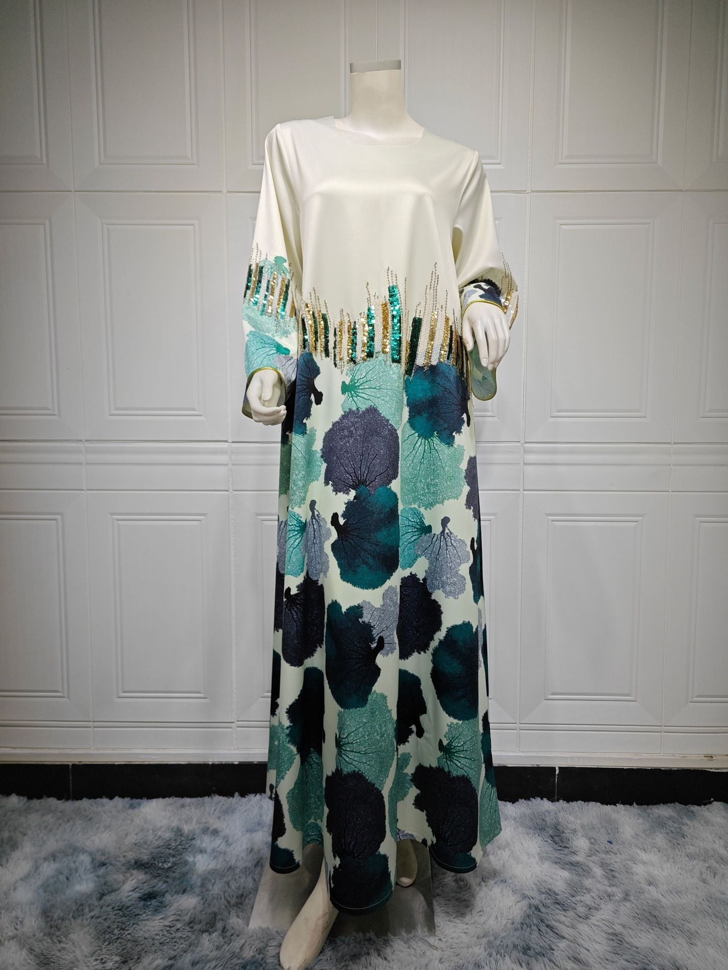 LM6665 Sequined, loose-fitting long dress with print and sequin design.