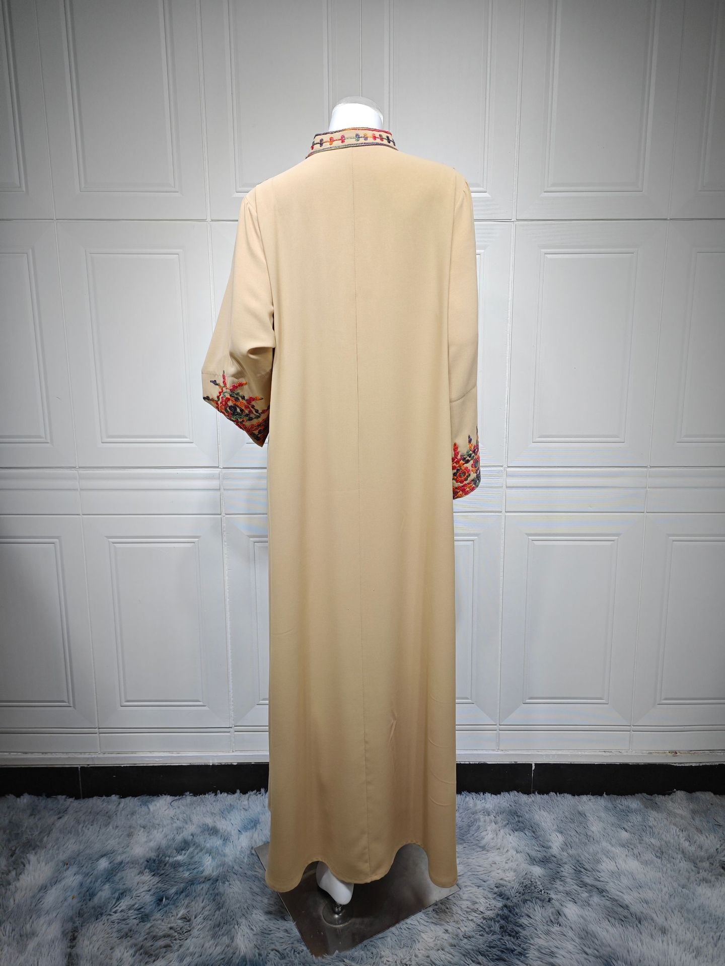 LM6655 Embroidered loose-fitting long dress | Soft drape and delicate cuff design