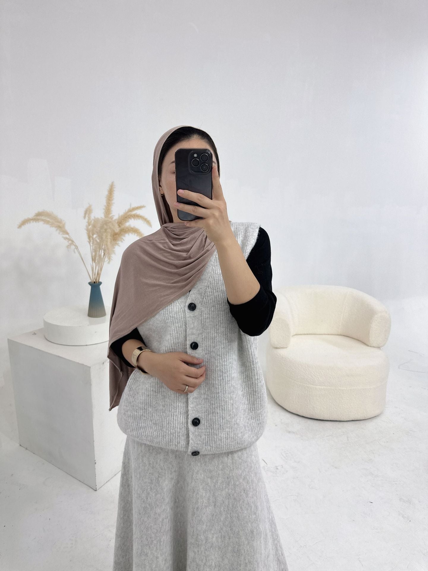 LM6596 Autumn and winter thickened knitted three-piece suit (excluding headscarf) vest + cardigan + skirt