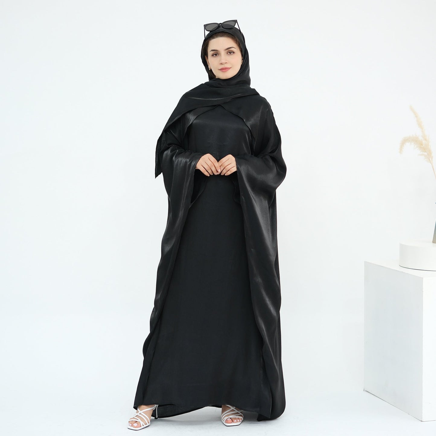 LM6584 Solid Color Beaded Loose Elegant Robe Dress