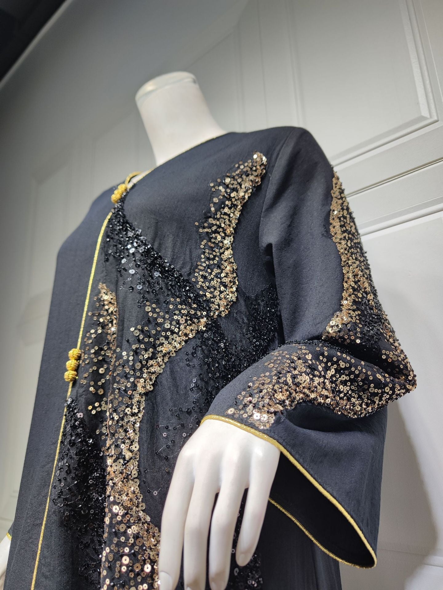 LM6659  Long-sleeved Sequined Embroidered Patchwork Dress with A Light Silhouette and Soft Color Scheme.