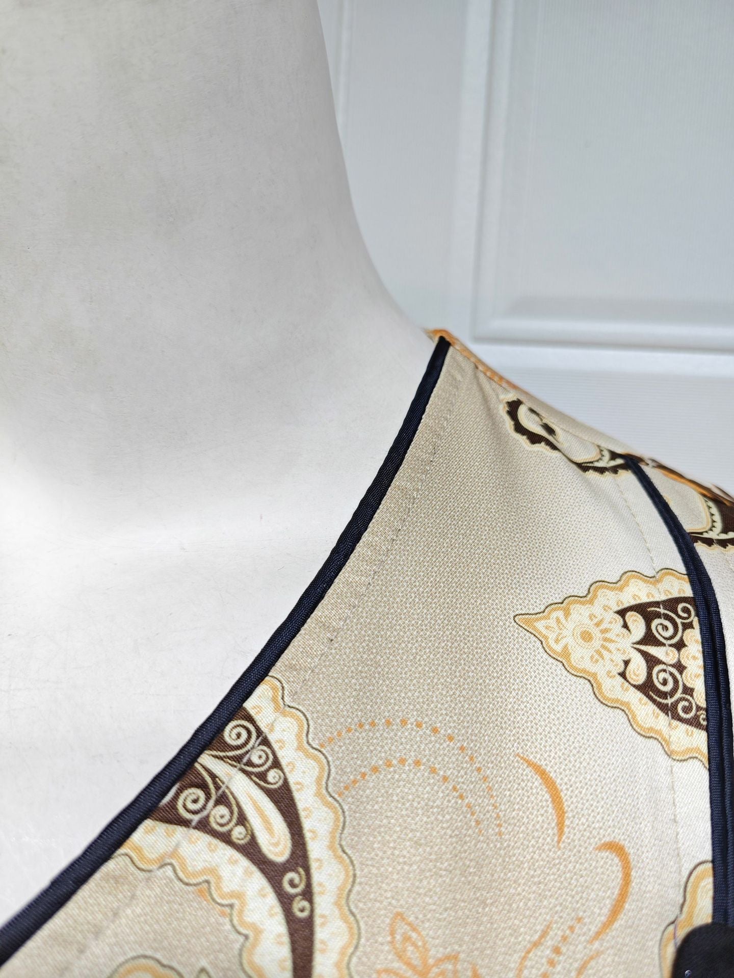 LM6647 Mesh-paneled embroidered robe; elegant three-dimensional embroidered dress