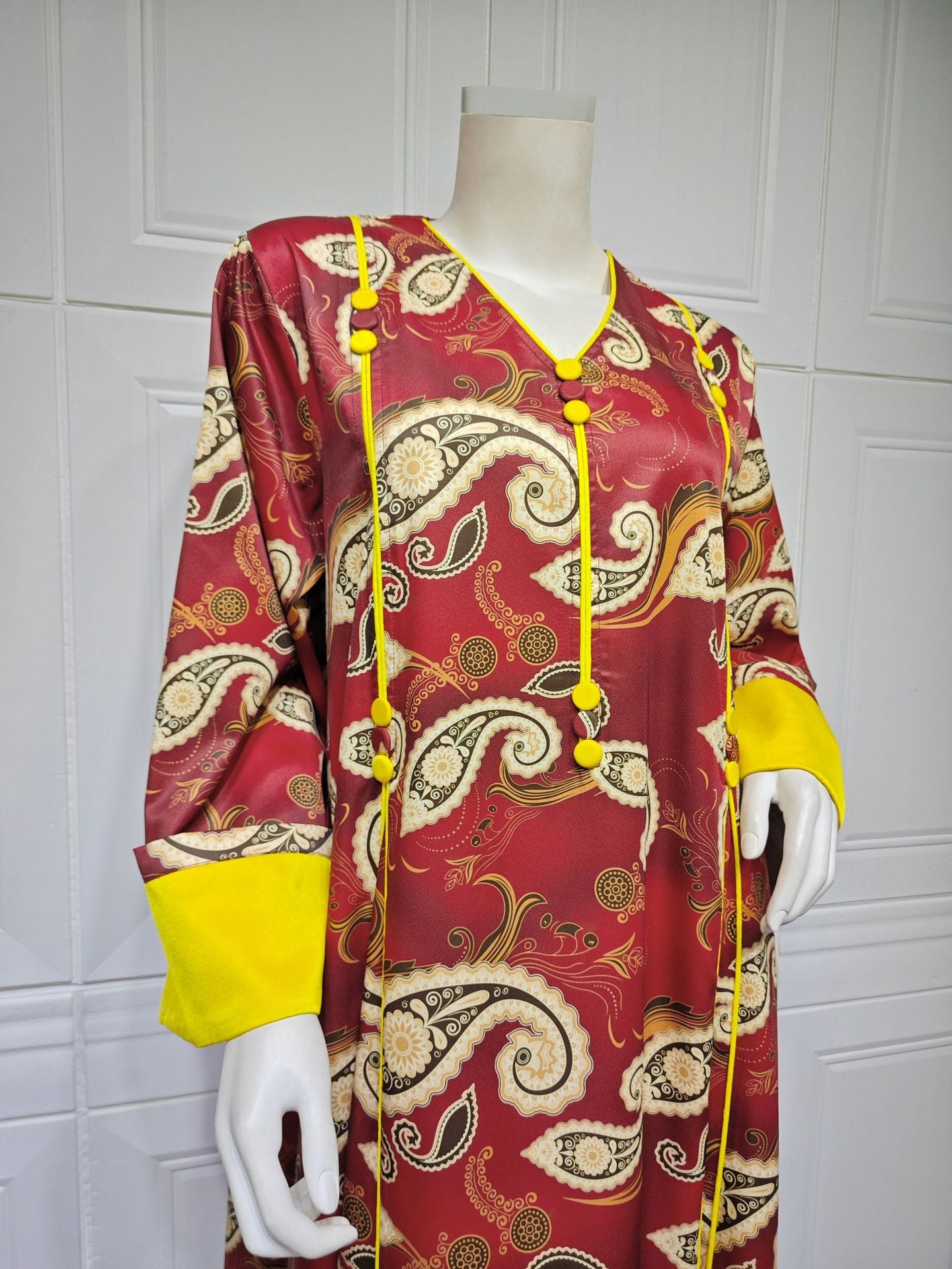 LM6647 Mesh-paneled embroidered robe; elegant three-dimensional embroidered dress