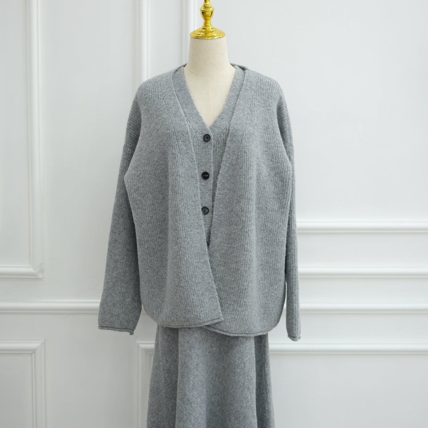 LM6596 Autumn and winter thickened knitted three-piece suit (excluding headscarf) vest + cardigan + skirt
