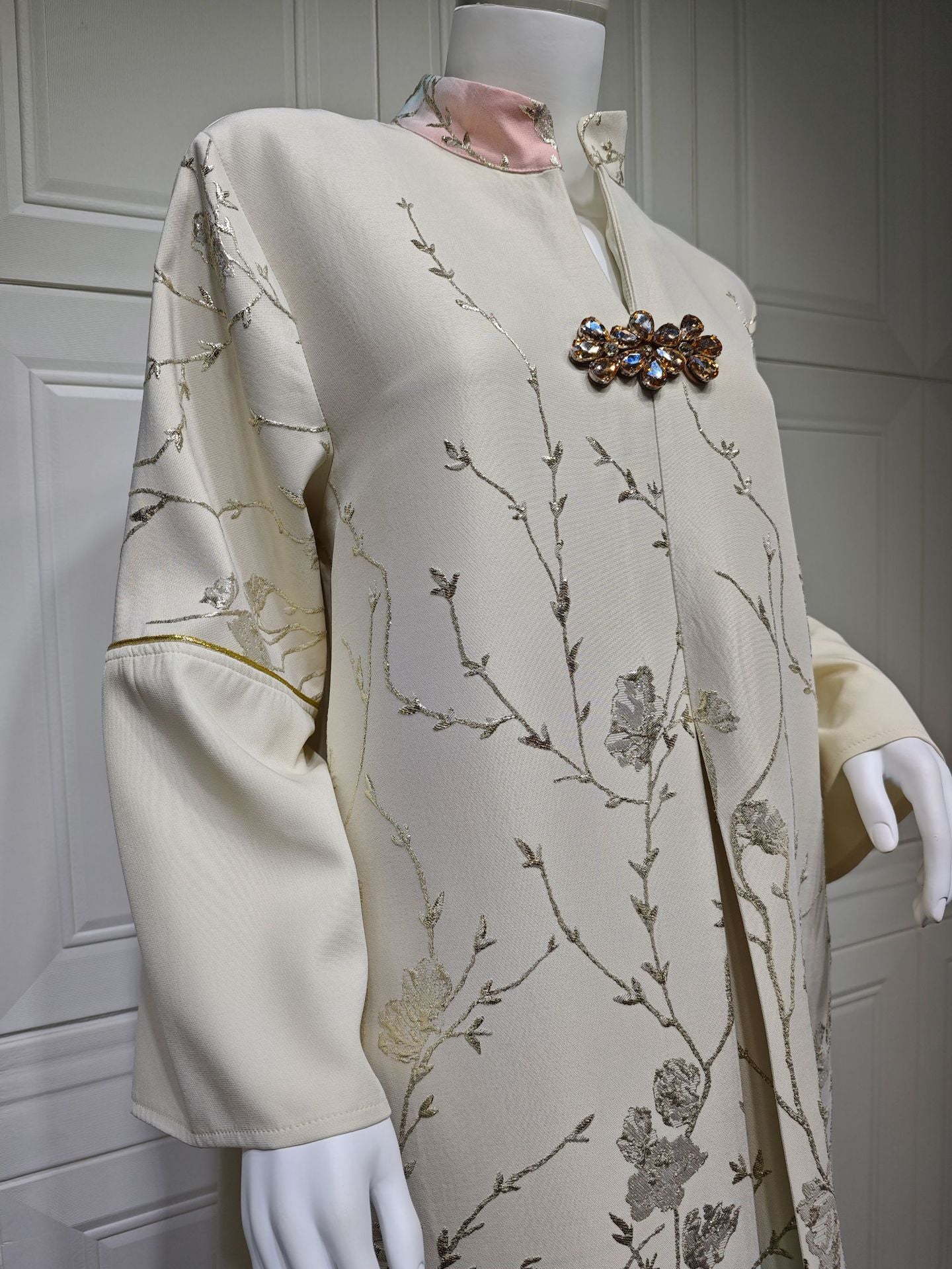 LM6645 Jacquard Embroidered Gradient Robe with Elegant Layered Design