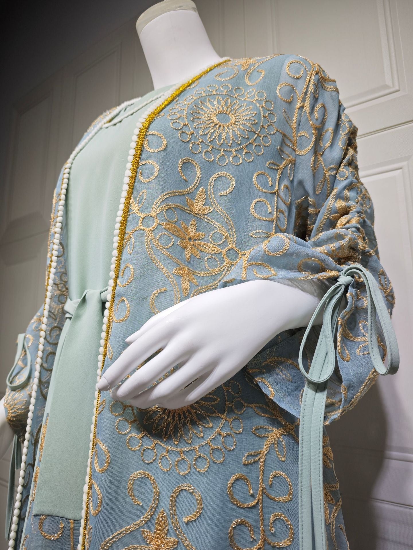 LM6653 Embroidered Robe Two-piece Set, Elegant and Lightweight Design.