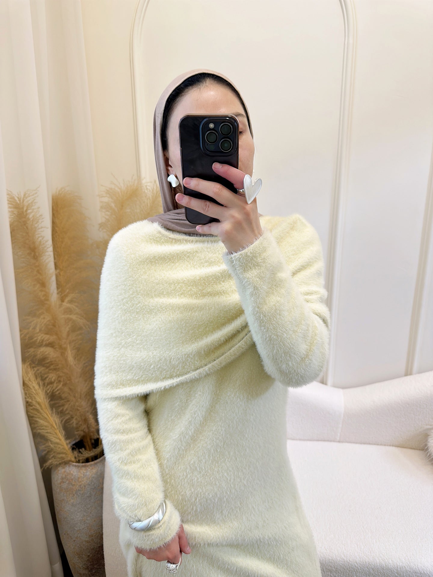 LM6604  Slim-fit Knit Sweater Two-piece Set with SLMwl Design (headscarf Optional)