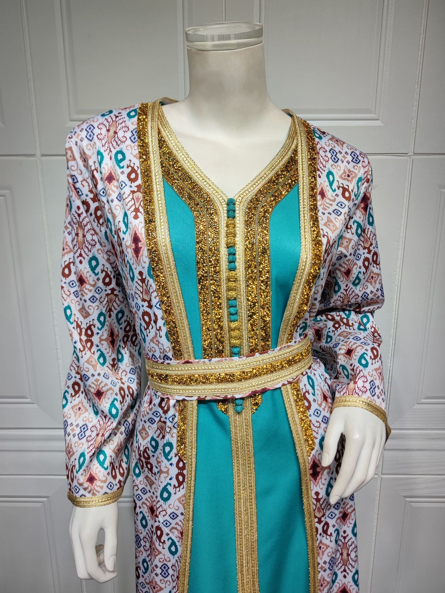 LM6644 Two-piece rhinestone-embroidered robe with understated luxury embroidery design