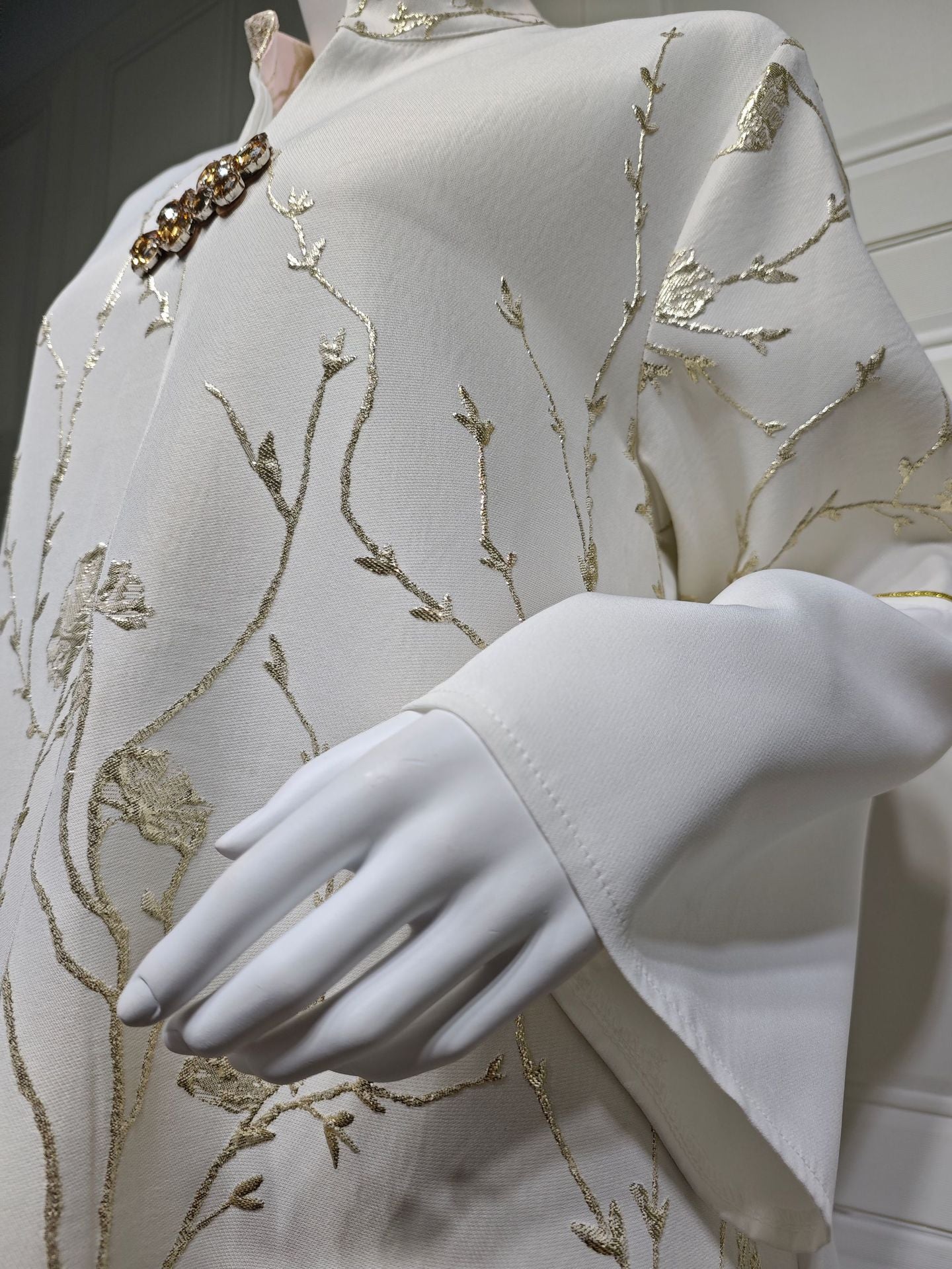 LM6645 Jacquard Embroidered Gradient Robe with Elegant Layered Design