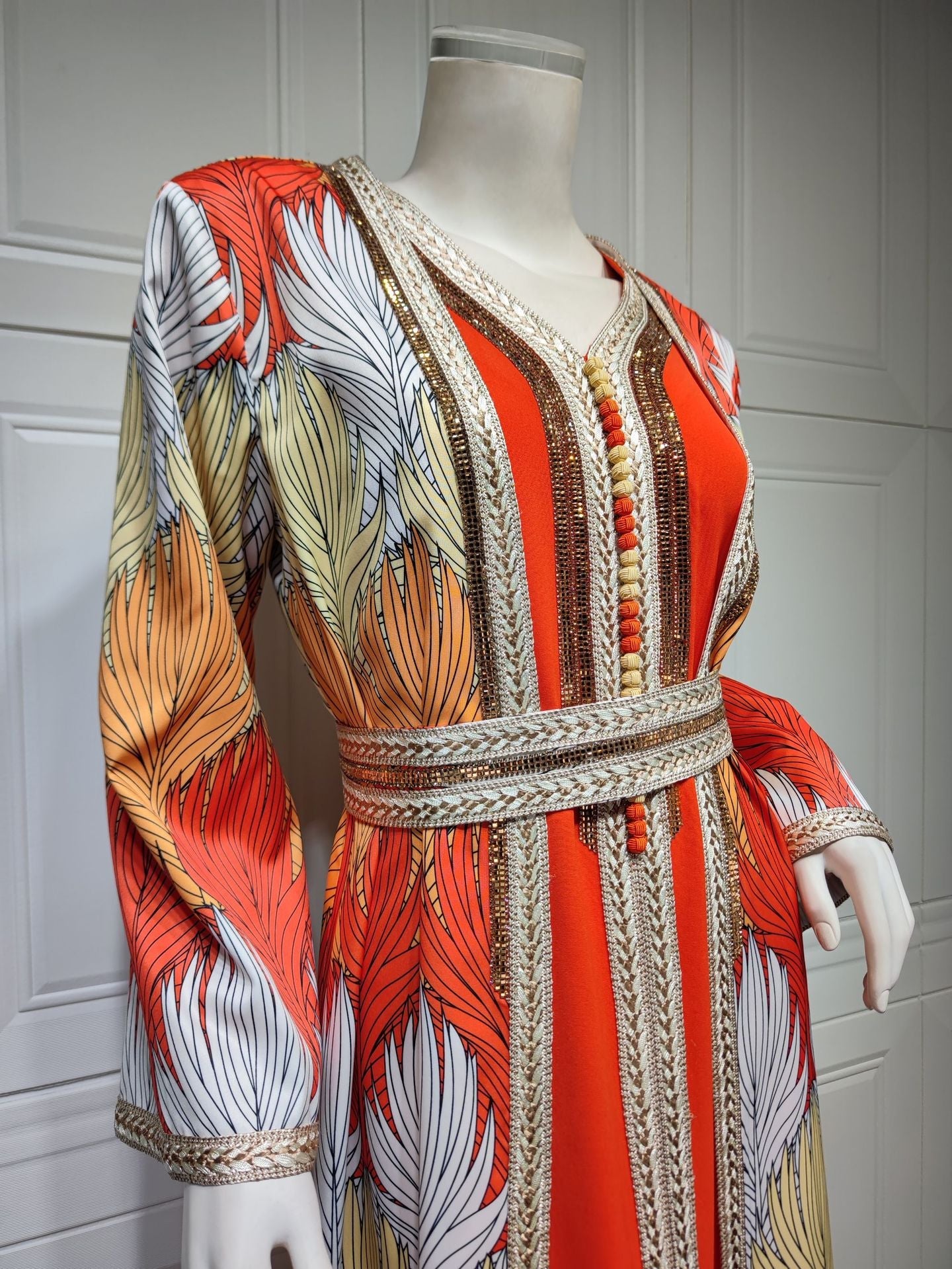 LM6646 Long-sleeved woven ribbon rhinestone print robe set with exquisite rhinestone design.