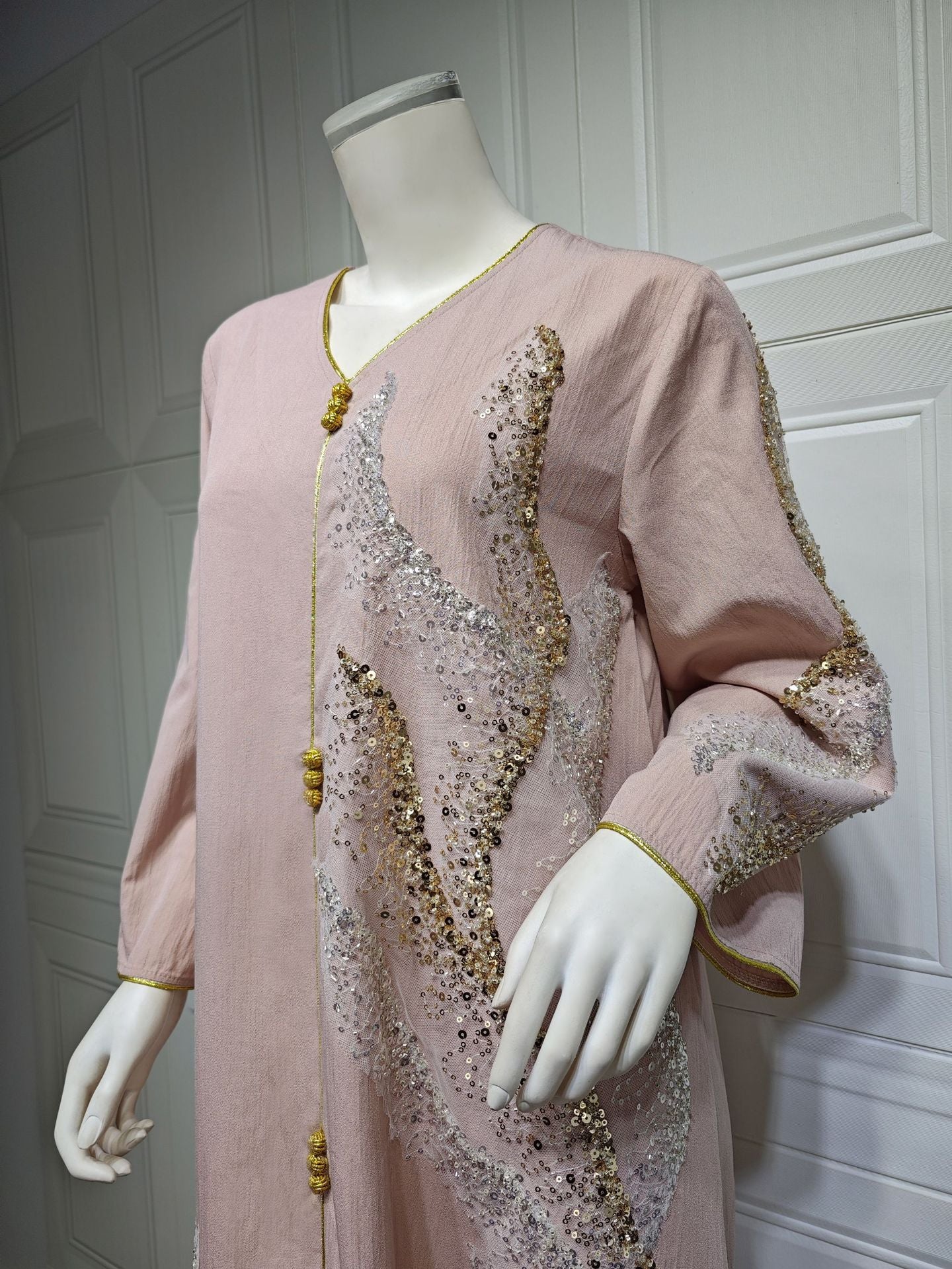 LM6659  Long-sleeved Sequined Embroidered Patchwork Dress with A Light Silhouette and Soft Color Scheme.