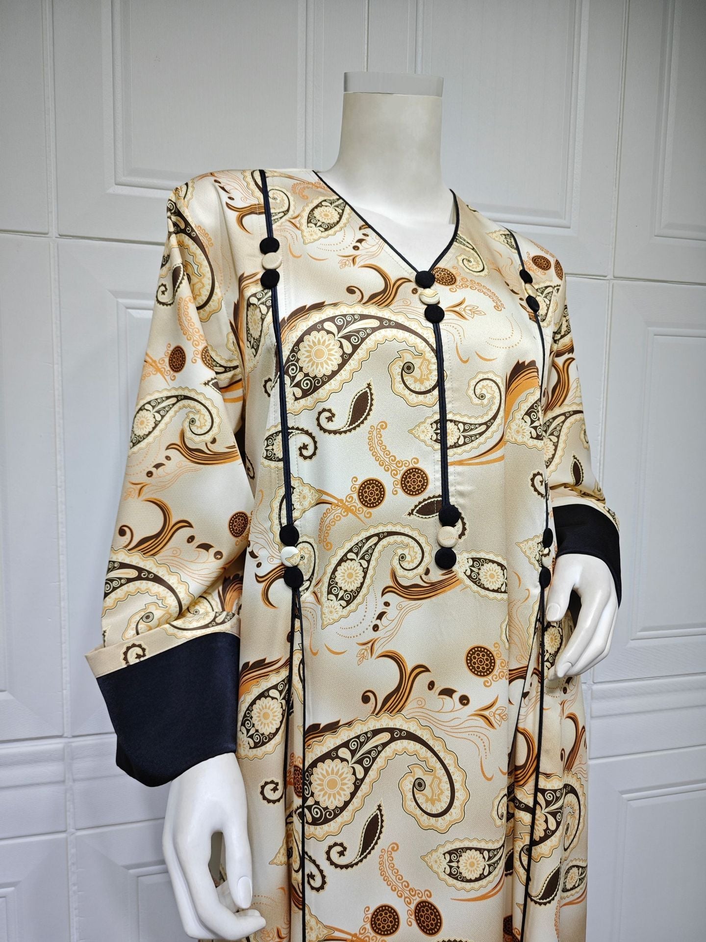 LM6647 Mesh-paneled embroidered robe; elegant three-dimensional embroidered dress
