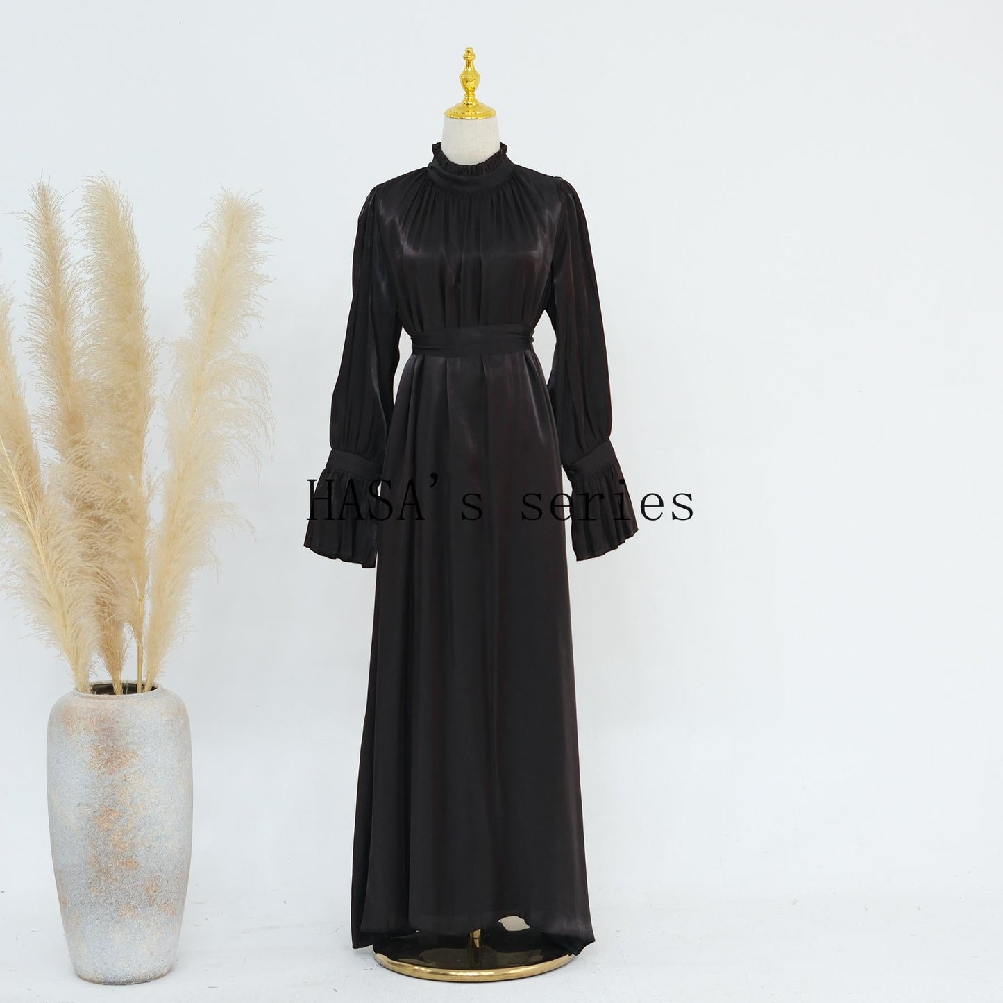 LUMAYA4857 A High-necked, Belted Dress, A Classic Style TLUMAYAt Exudes Elegant CLUMAYArm.