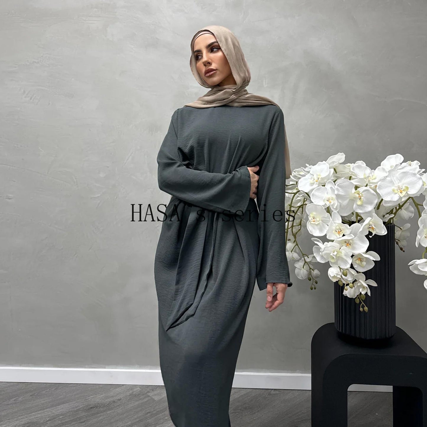 LUMAYA4828 An Elegant Dress with A Soft, Tie-up Design and A Naturally Flowing, Long Silhouette.