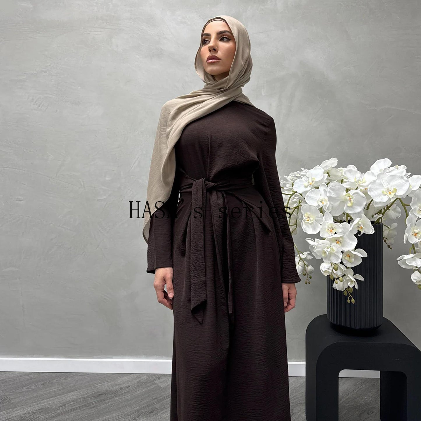 LUMAYA4828 An Elegant Dress with A Soft, Tie-up Design and A Naturally Flowing, Long Silhouette.