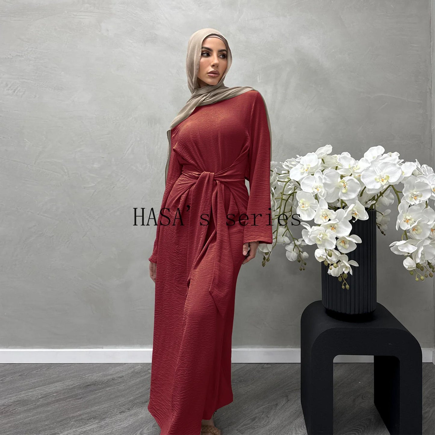 LUMAYA4828 An Elegant Dress with A Soft, Tie-up Design and A Naturally Flowing, Long Silhouette.