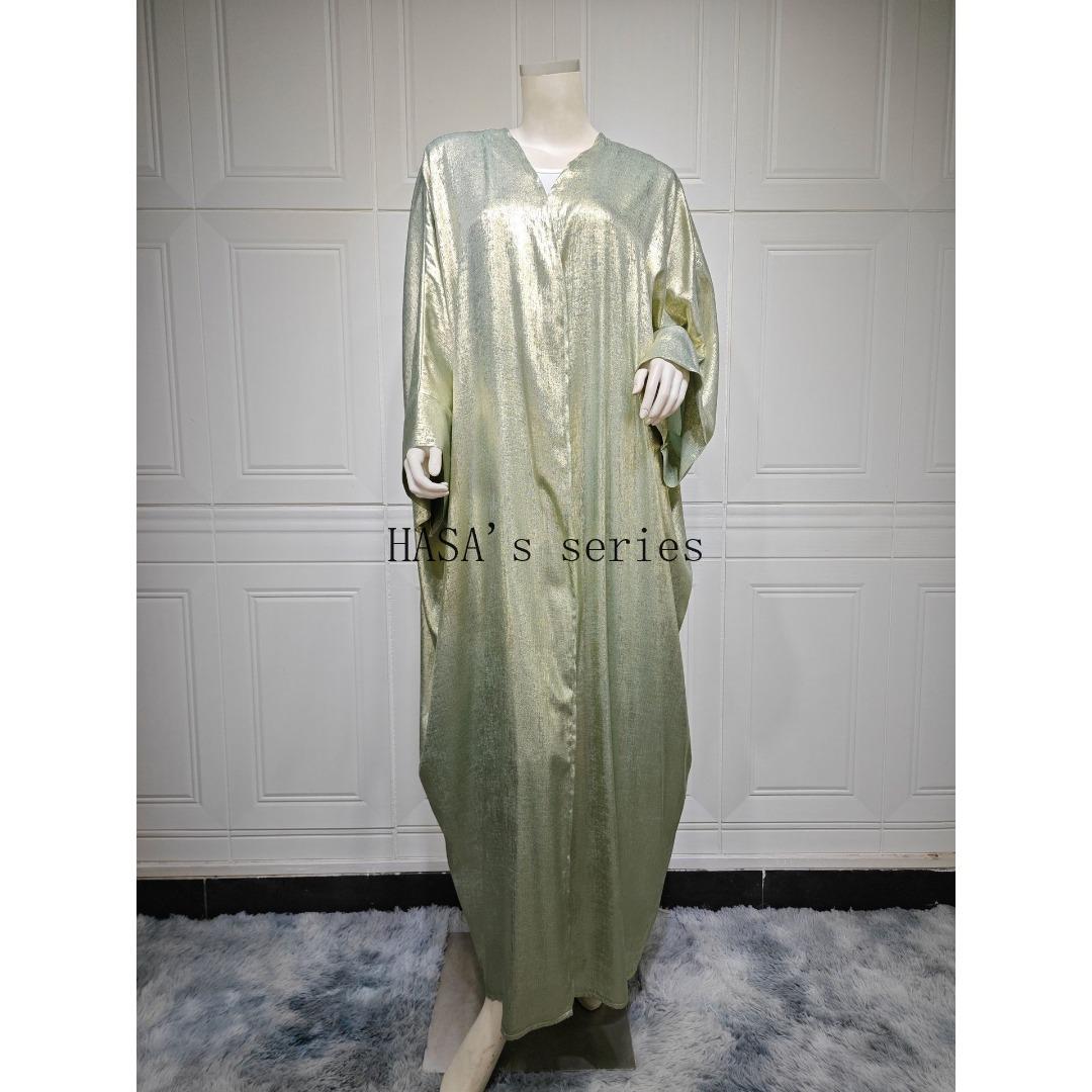 LUMAYA5091 A long robe with gilded highlights, featuring a simple yet elegant dress design.