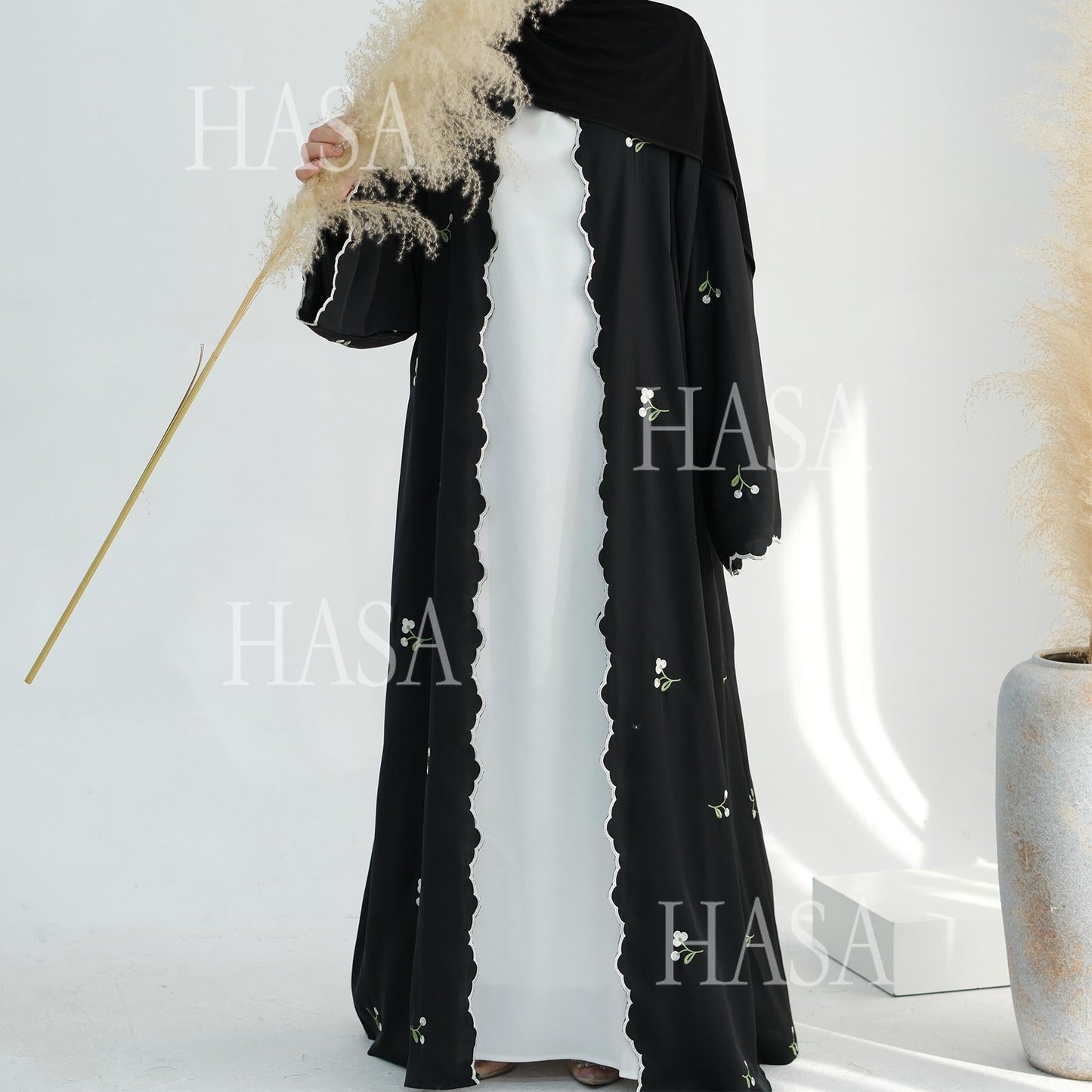 LUMAYA6472 Longline Cardigan with Delicate Floral Details and Curved Edging