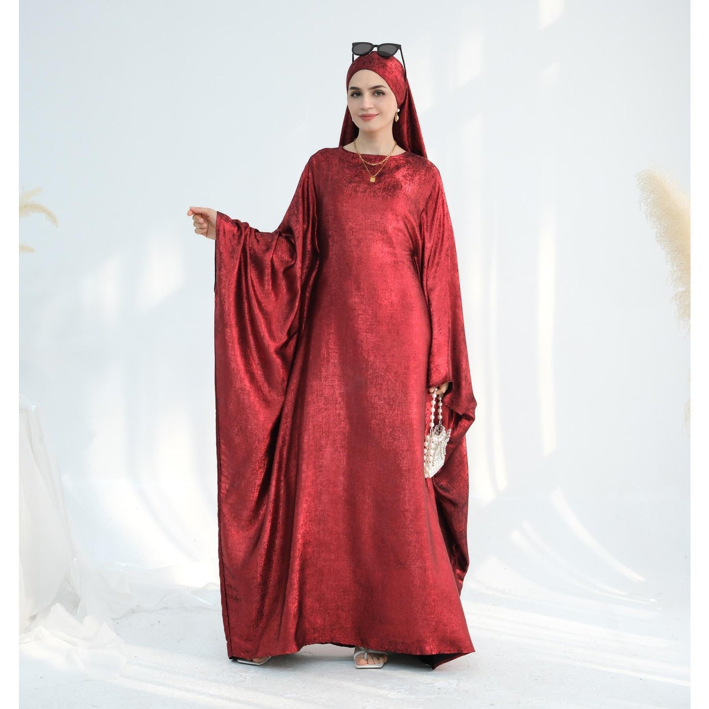 LUMAYA5878 A Glossy Dress TLUMAYAt Combines Softness and Fluidity
