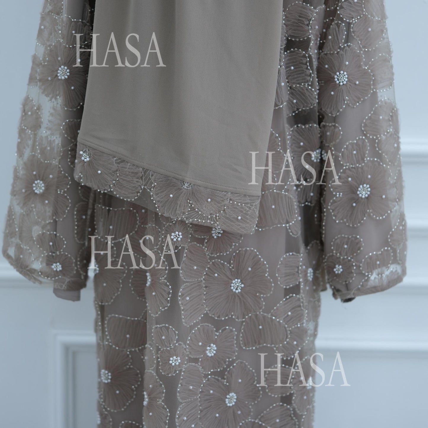 LUMAYA6625 Dreidimensionale, Perlenbesetzte Strickjacke Mit Blumenmuster, Die Mit Einer Inneren Schicht Oder Einem Kopftuch Kombiniert Werden Kann.