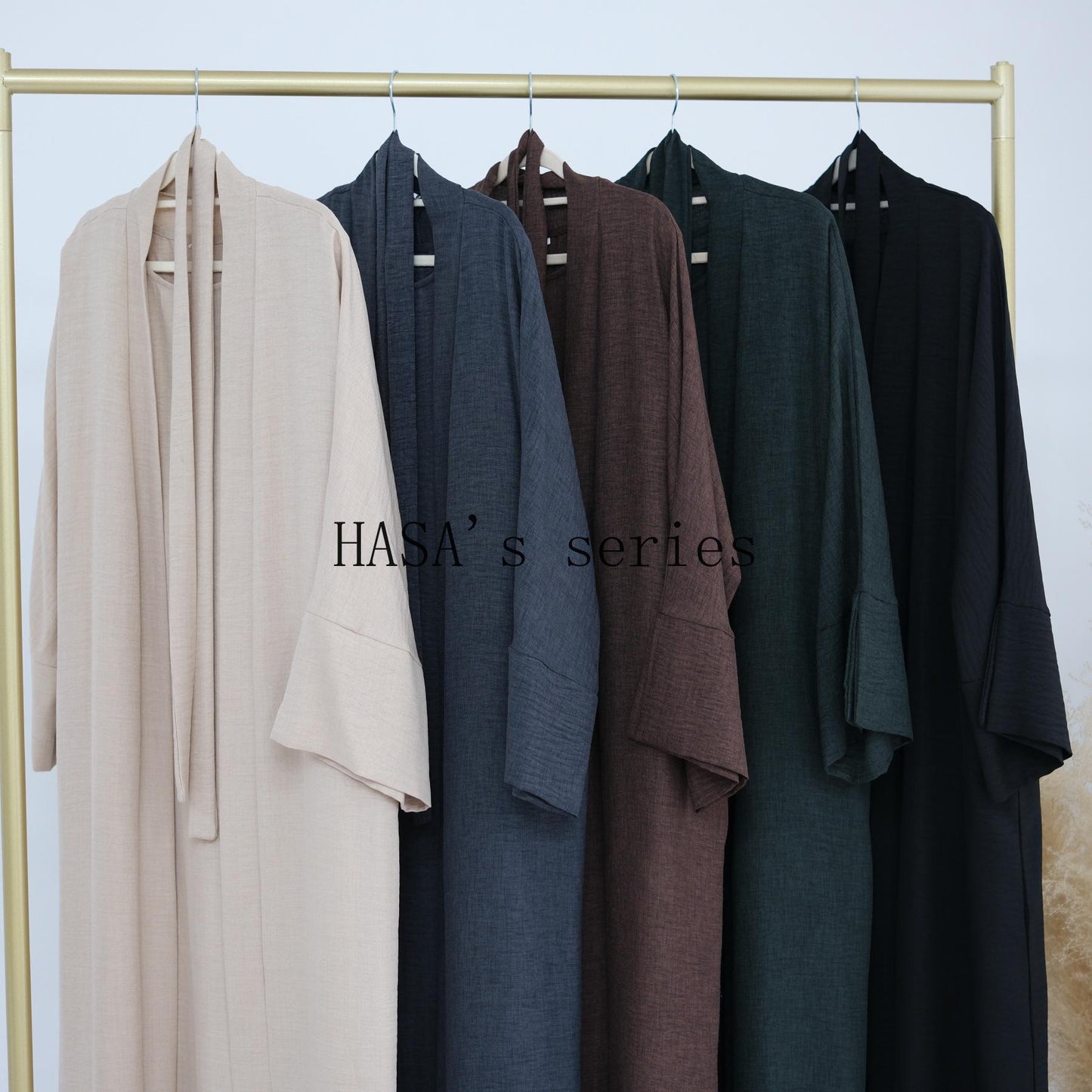 LUMAYA4854 A simple, solid-colored two-piece set, consisting of an easy-to-match robe-style dress and a matching garment.