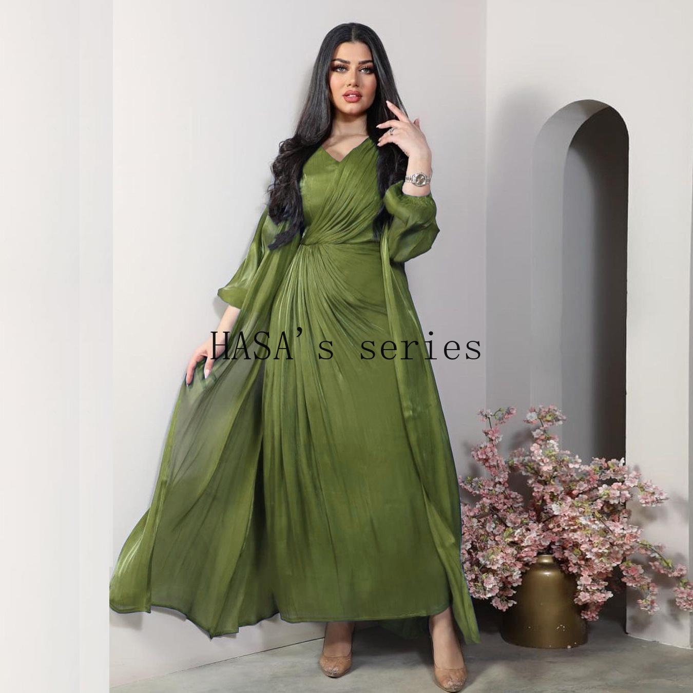 LUMAYA5094 Simple yet elegant and lustrous silk suit, featuring an elegantly pleated two-piece dress design.