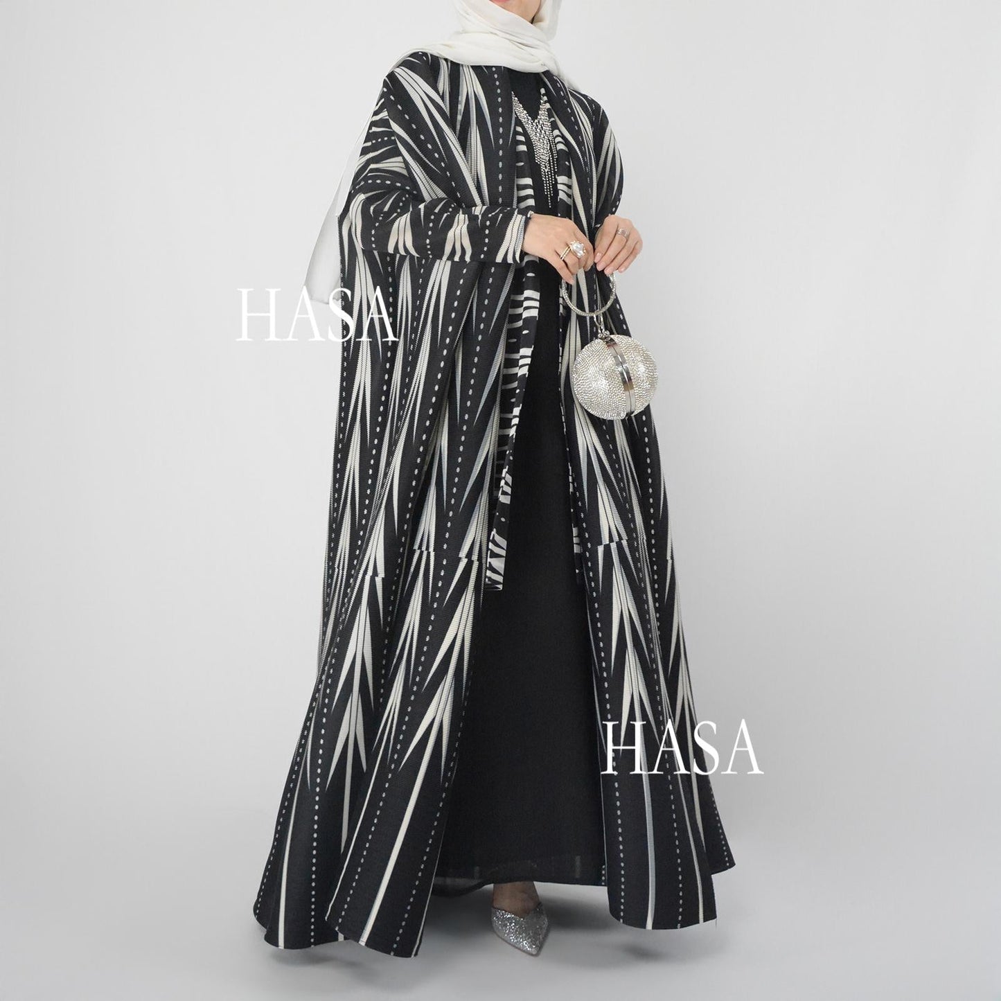 LUMAYA6161 Black and White Tribal-Inspired Pleated Abaya with Long Sleeves