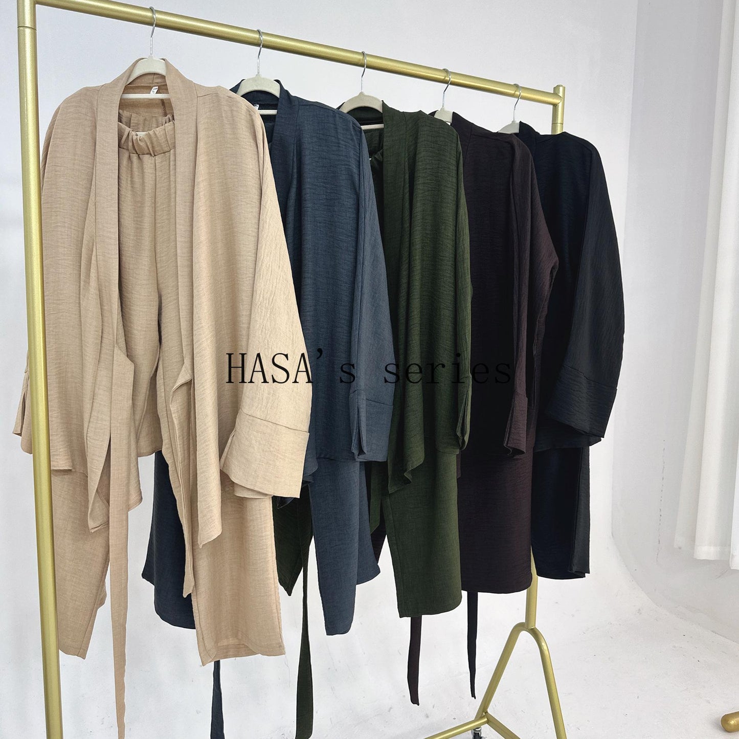 LUMAYA4830 A Simple, Tie-front Top Paired with Wide-leg Pants – A Comfortable Two-piece Set Suitable for Everyday Wear.