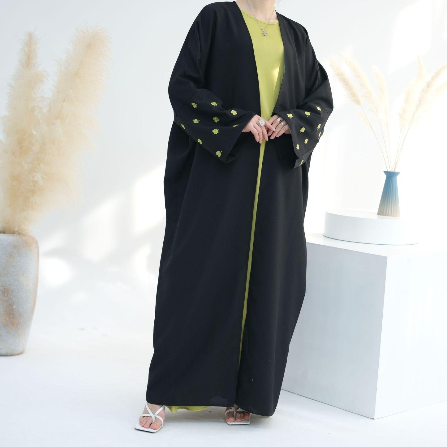 LUMAYA LUMAYA1001 Four-leaf Clover Embroidered Elegant Cardigan