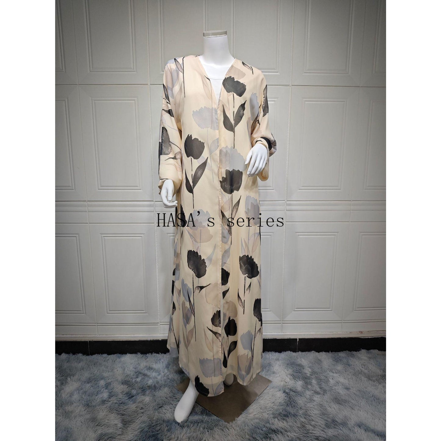 LUMAYA5092 A flowing, feminine floral-patterned robe, a loose-fitting printed cardigan-style dress paired with a headscarf.